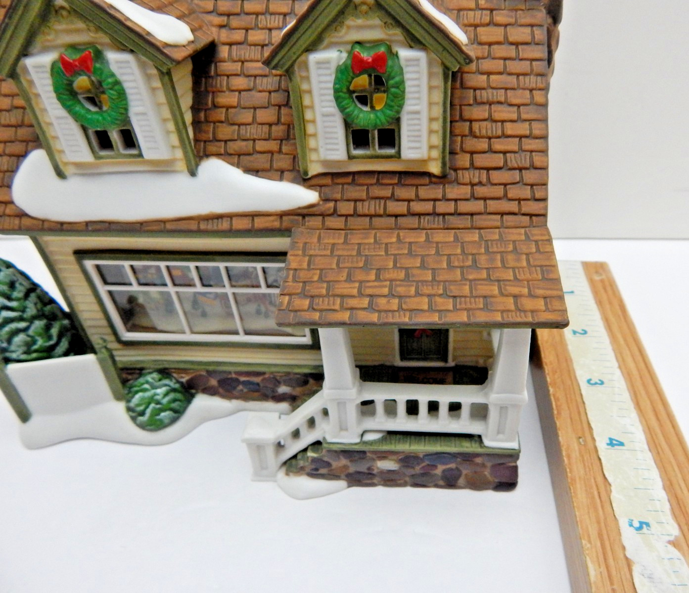 Dept 56 Collectors Club House #54800 Old Stock w/Light Cord, Box Figurine
