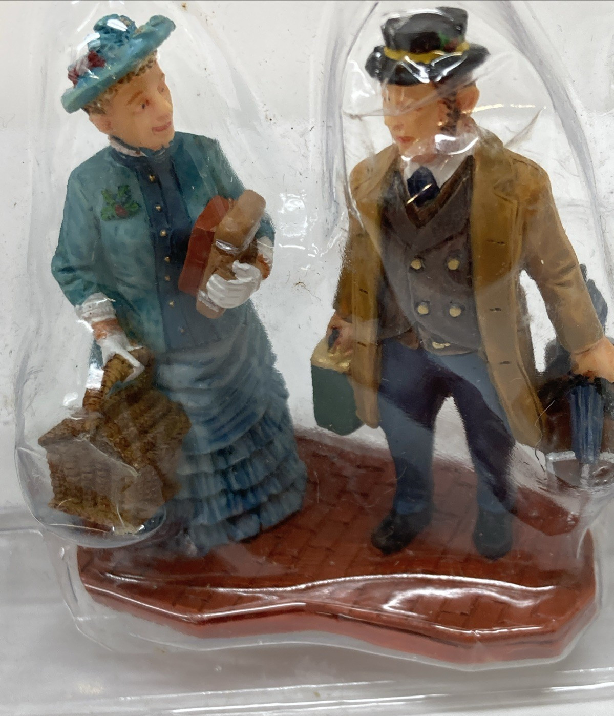 Lemax TRAVELLING COUPLE #12507 Poly-Resin Figurine Christmas Figurs 2001 NOS
