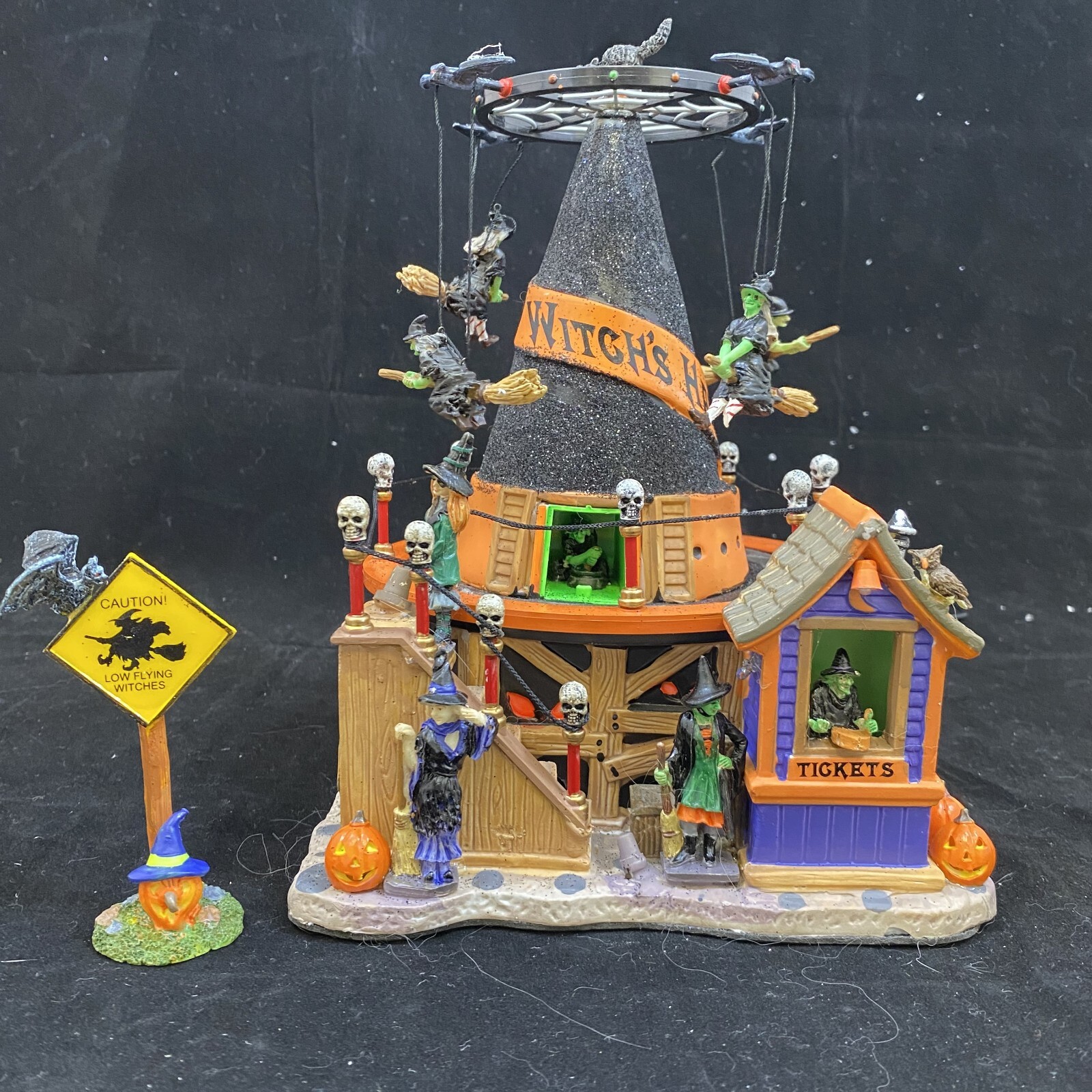 LEMAX SPOOKY TOWN WITCHES HAT CARNIVAL RIDE & LOW FLYING SIGN ANIMATED MUSICAL