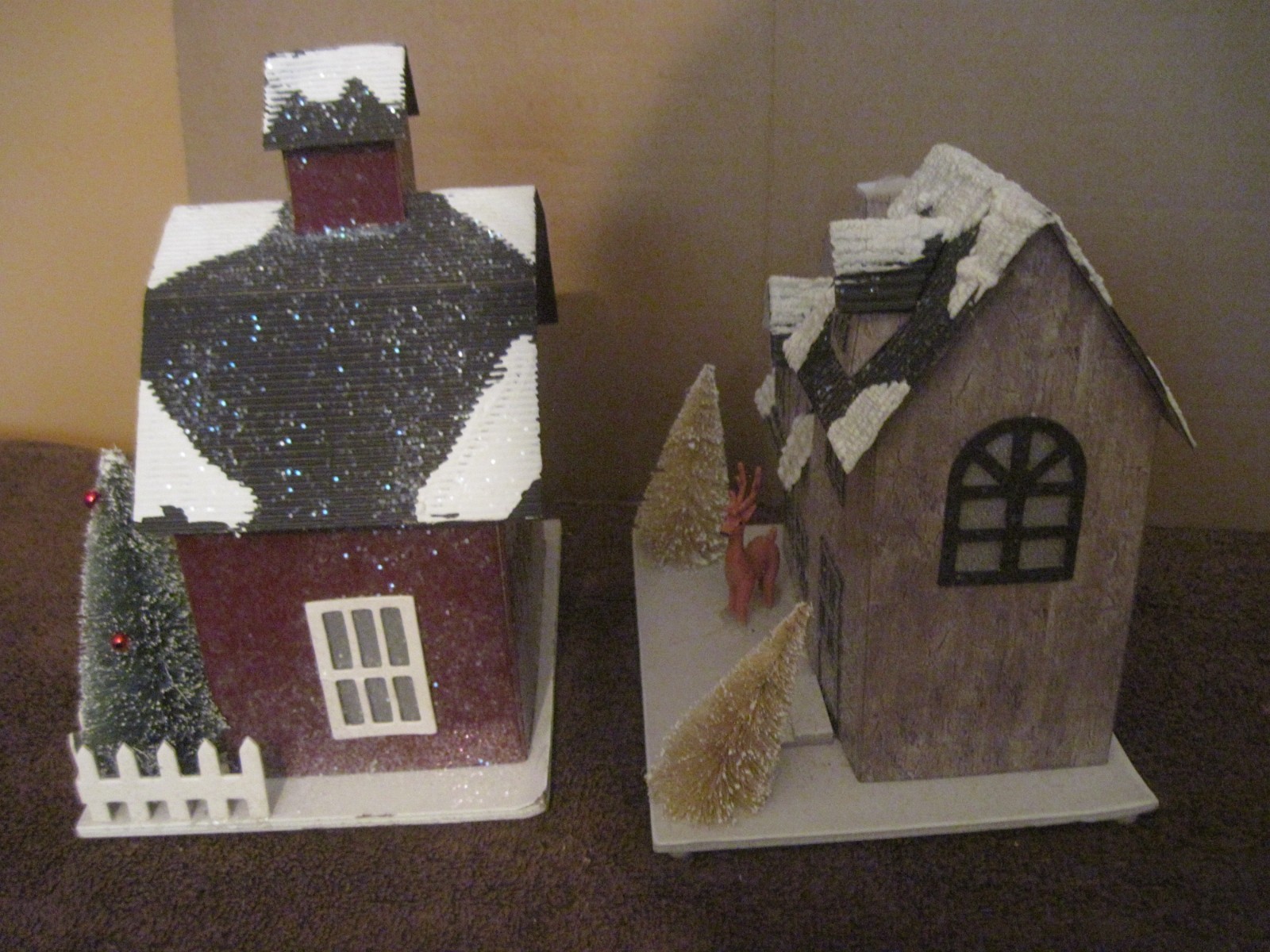 2 Christmas Reproduction Light up Particle Board? Bldgs. House & Barn, Read Deta