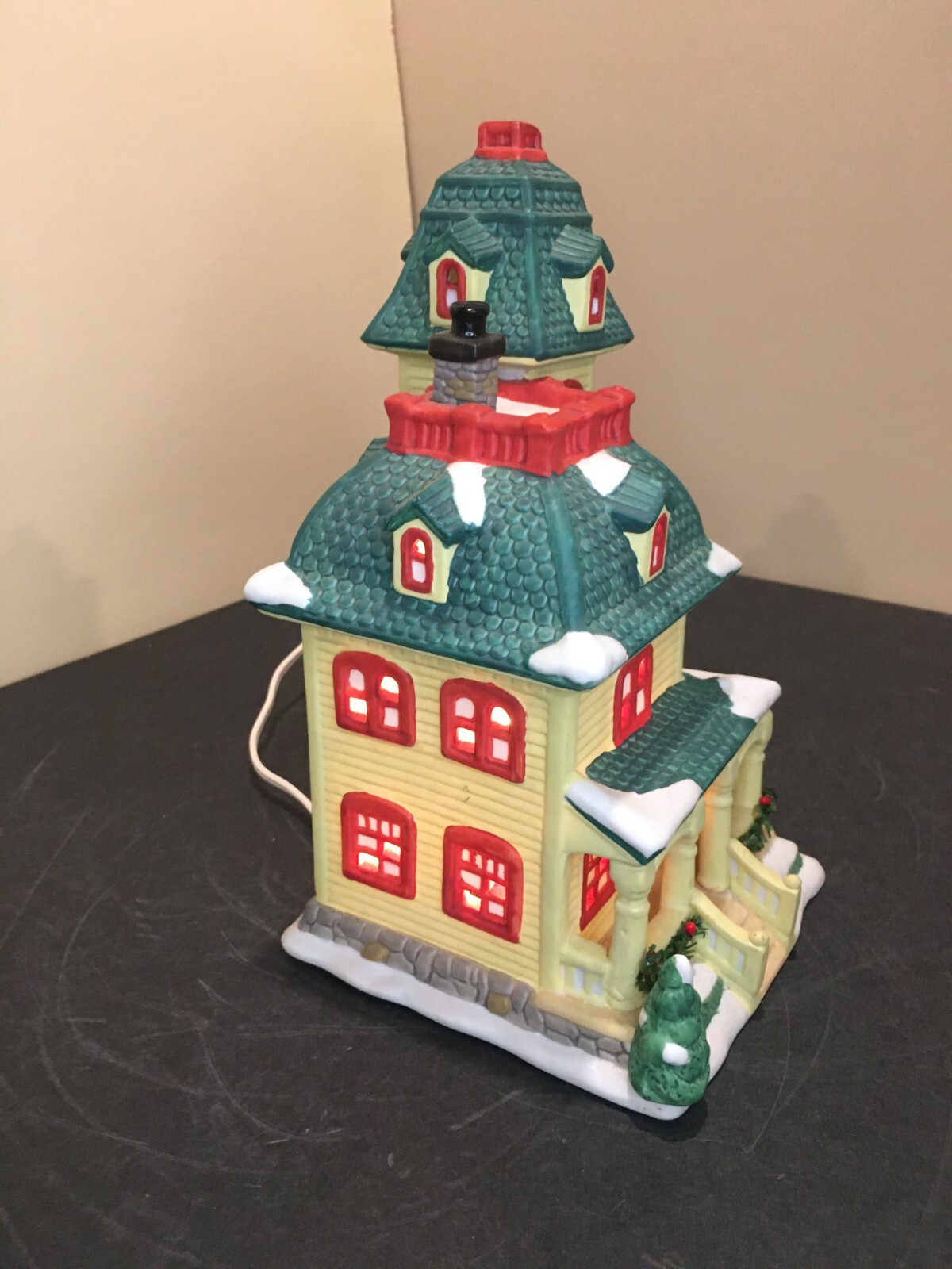 **Vintage SEASONAL SPECIALTIES LIGHTED CHRISTMAS VILLAGE LEMON VICTORIAN HOUSE