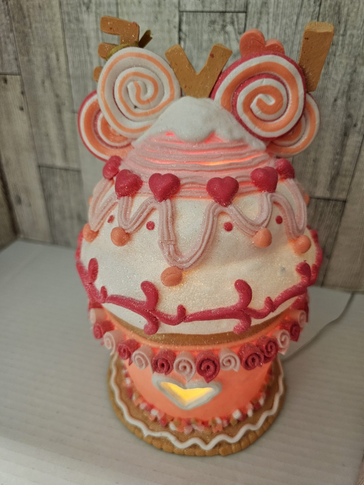 CUPCAKES AND CASHMERE Light Up Glittery Cupcake Valentine’s Day House