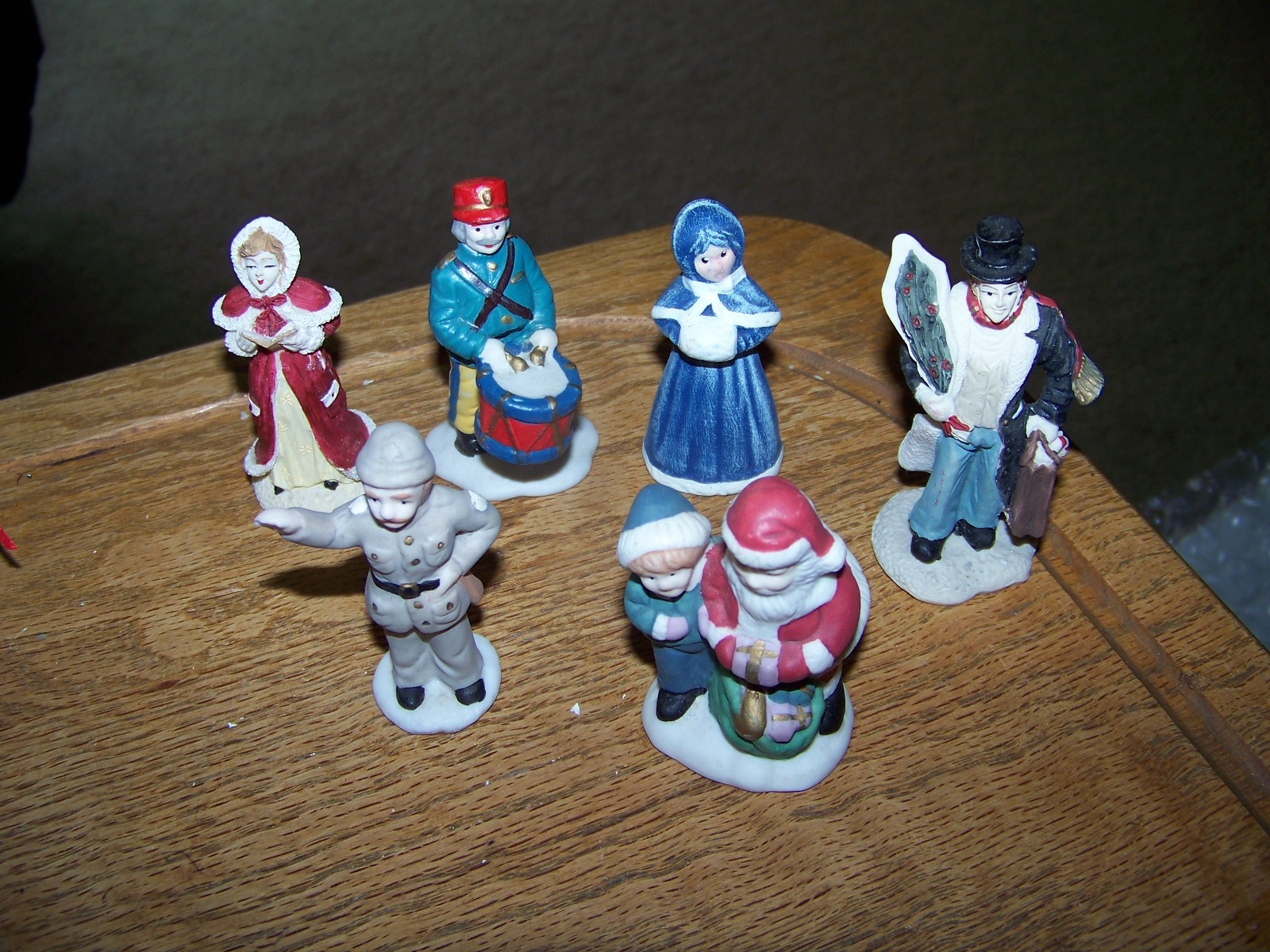 Lot of 6 Christmas Village Accessories Santa & Town’s People Vintage Nice