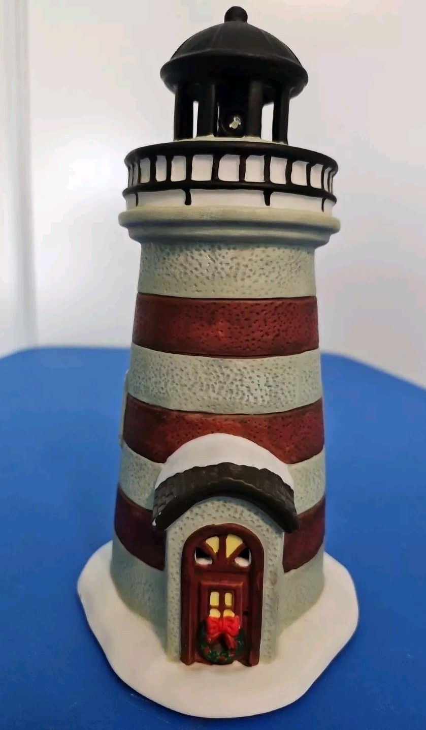 2006 BAYSIDE LIGHTHOUSE Blue Waters Collection Lighted Beacon Christmas