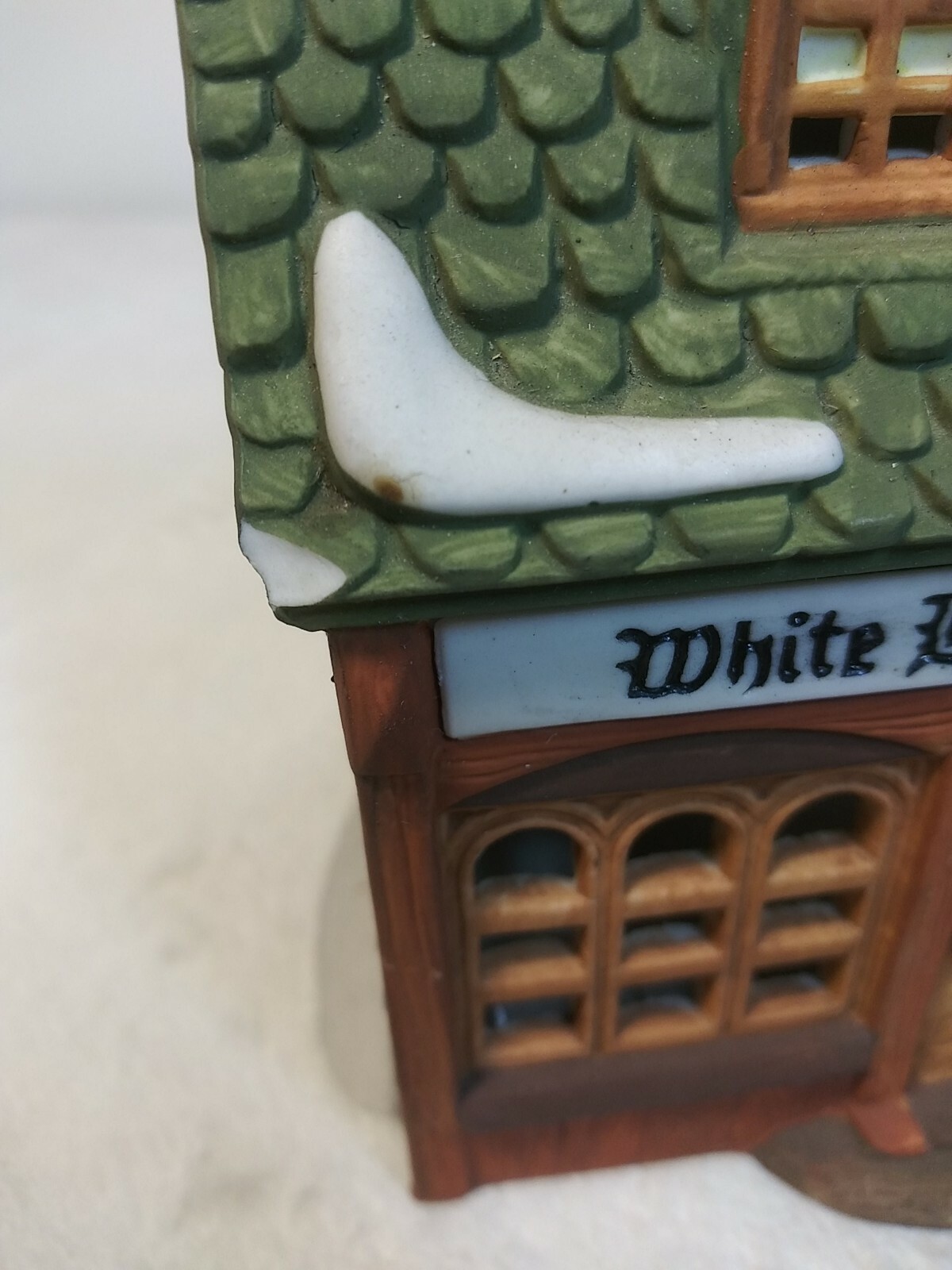 1988 Dickens Christmas Village Series White Horse Bakery Dept 56 -CHIPPED-