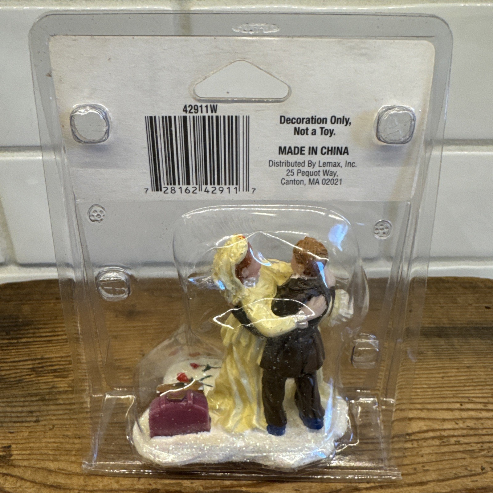 Lemax Xmas Just Married 42911 Released 2004 Christmas Village