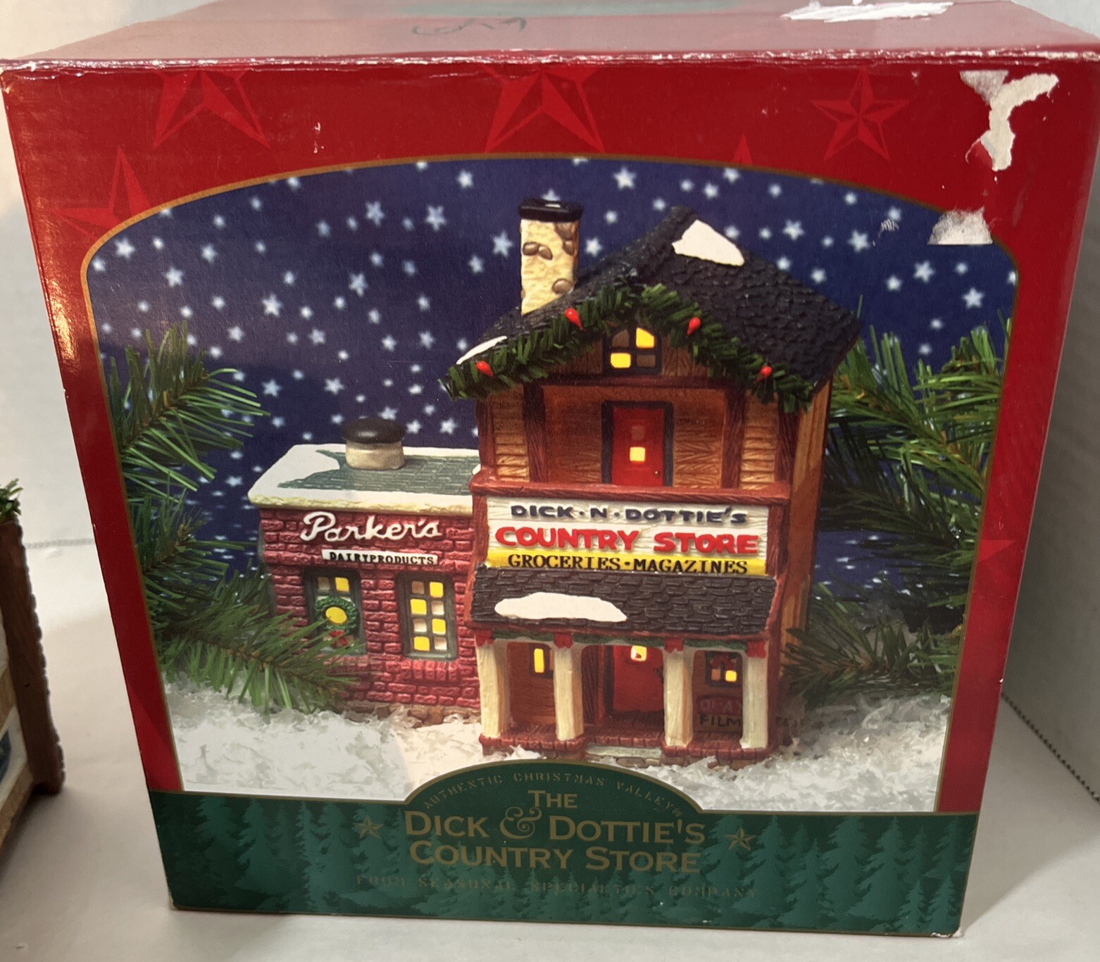 1995 Seasonal Specialties Dick&Dottie’s Country Store Village Illuminated 6×6 In
