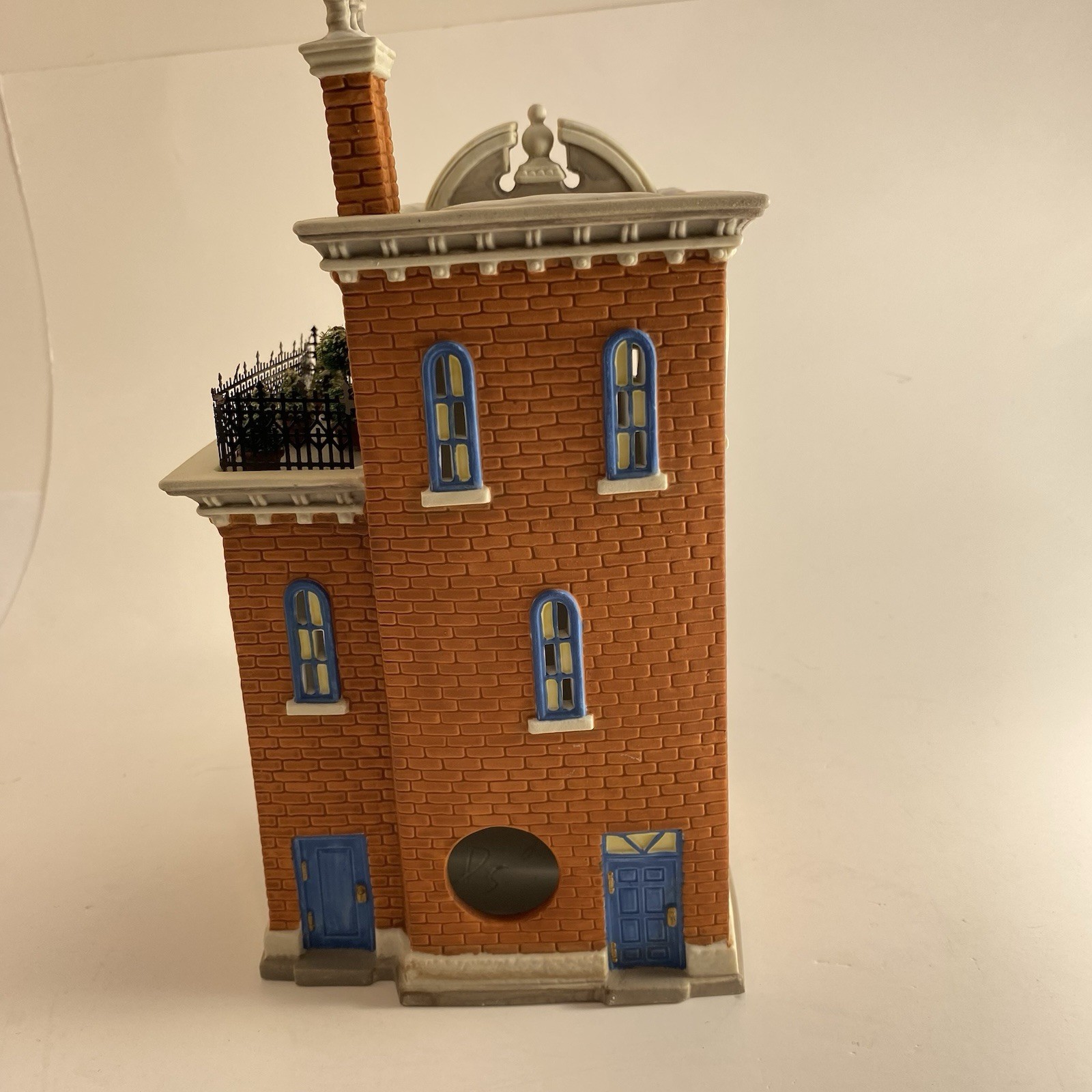Dept 56 Ivy Terrace Apartments Christmas in the City Series ( Missing 1 Awning)