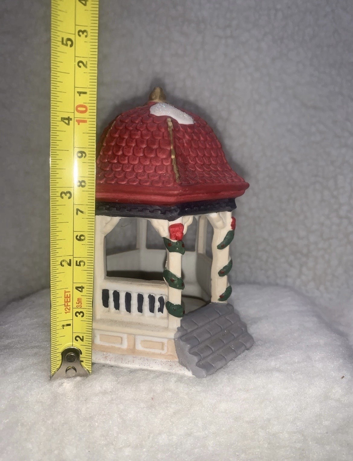 Holiday Time 2004 Village Collectibles Christmas Village Lot Gazebos Fountain