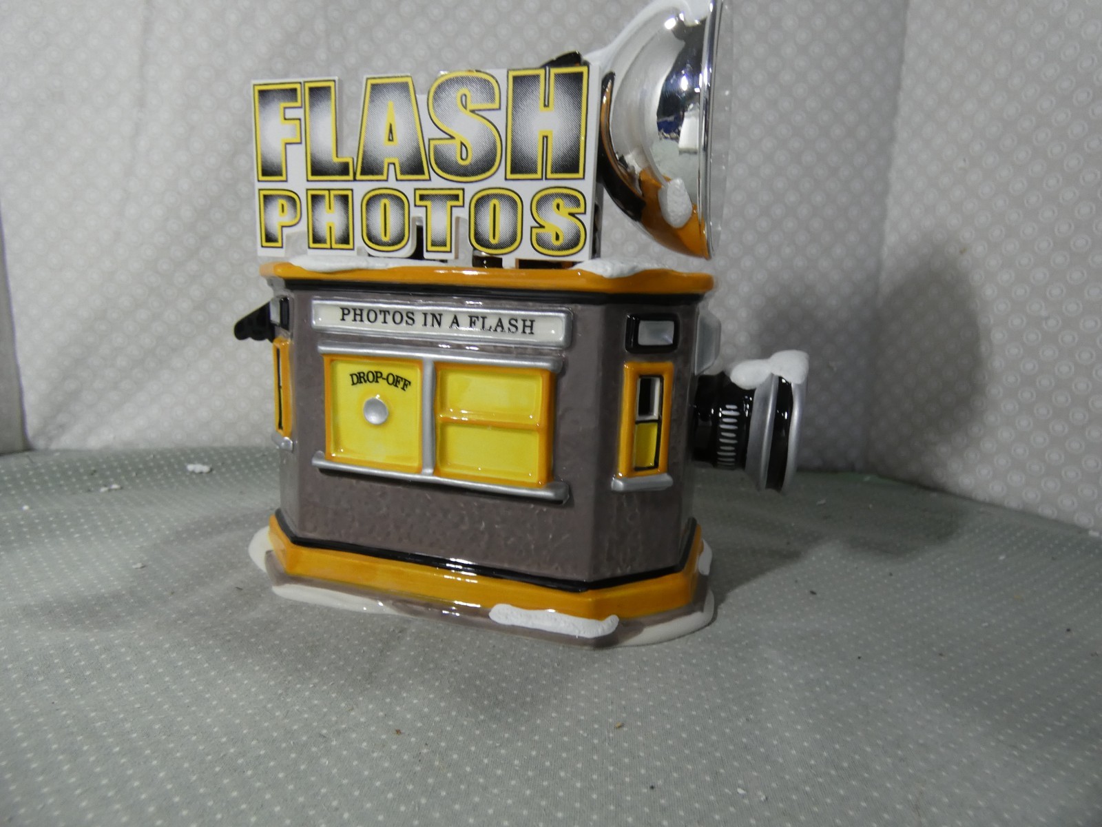 Department 56 “Flash Photo Hut” #55403 – Snow Village