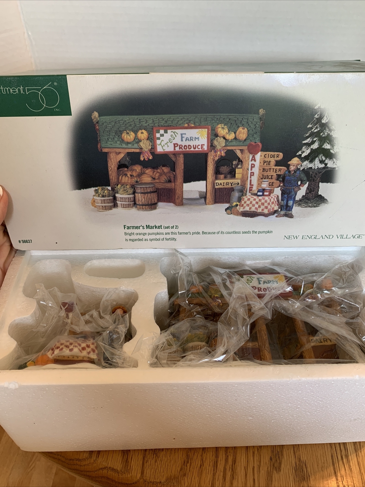 Dept 56 NEW ENGLAND VILLAGE 1998 Farmer’s Market (Set of 2) #56637 NEW in Box!