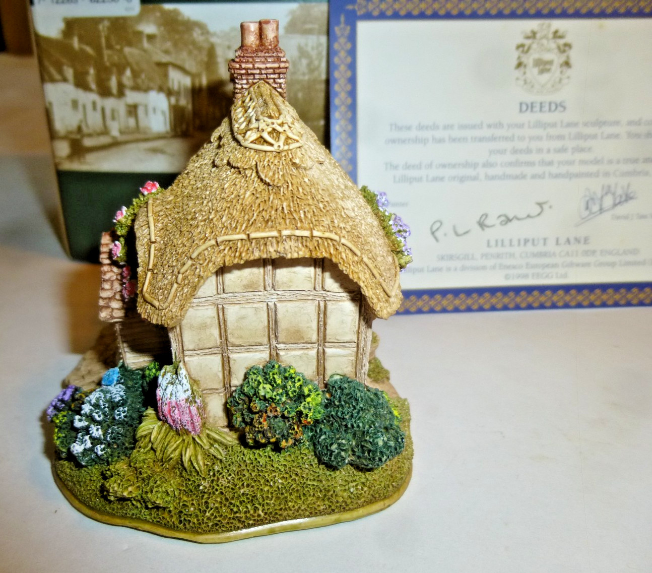 Lilliput Lane “Fresh Today”, 1999/2000 Collectors Club With Box and DEED