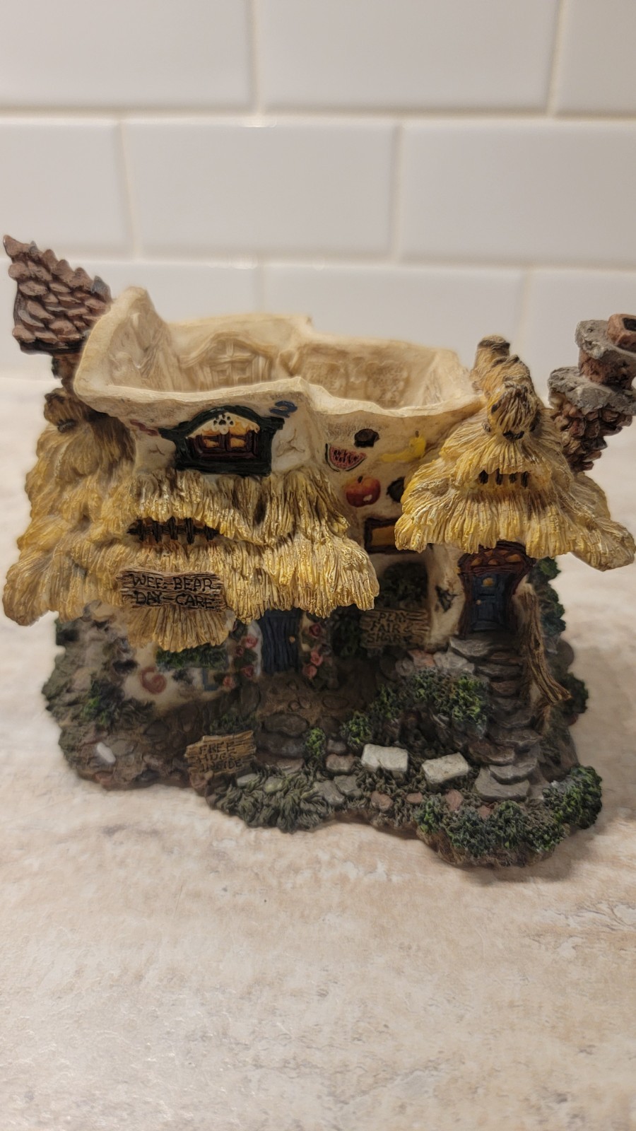 Boyds Bearly-Built Villages Daycare Center House with Bear Figurines. 2001.