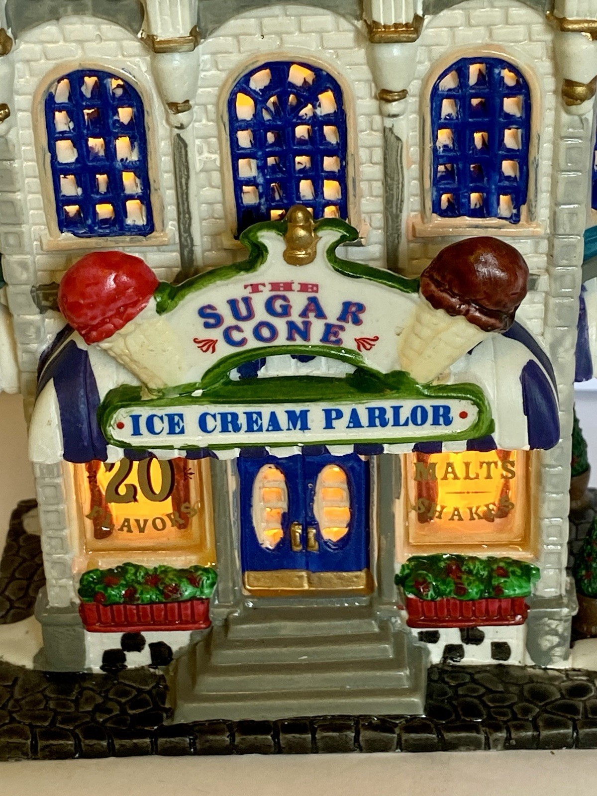 Vintage Lemax Santas Wonderland The Sugar Cone Ice Cream Parlor Lighted Building