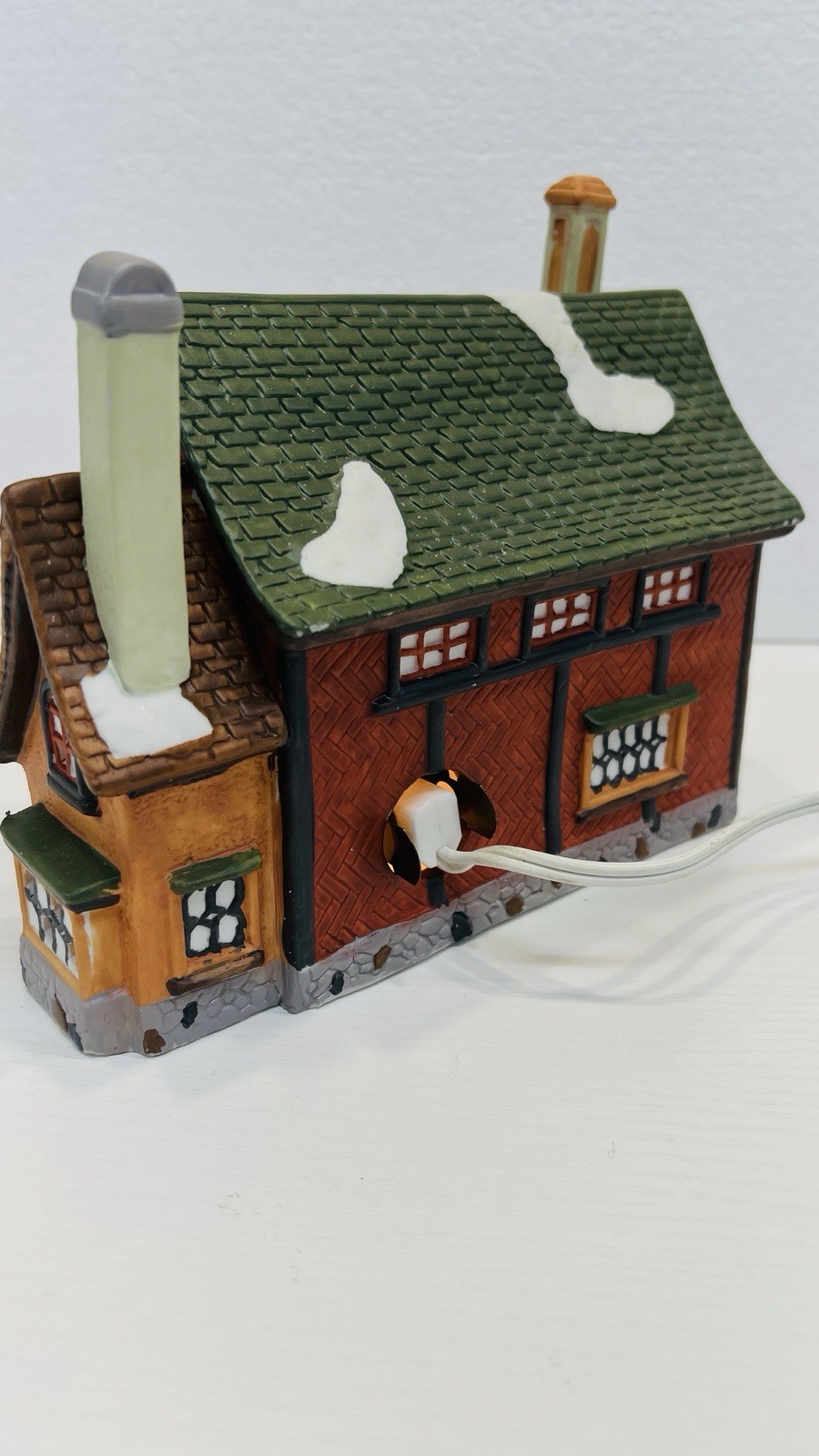 Dickens Keepsake “ Pottery” Porcelain Lighted House Heartland Valley Excellent