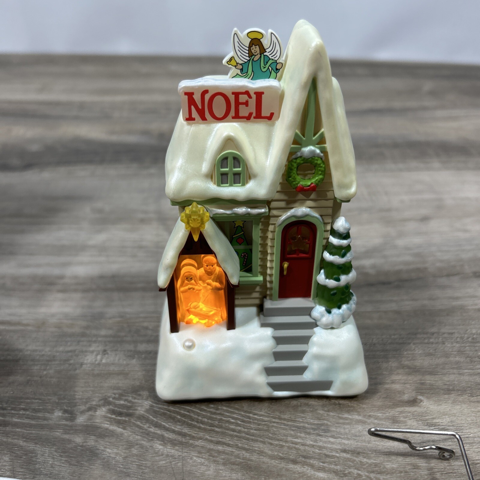 Hallmark Keepsake Caroling Cottages 2009 Synchronized Music NOEL