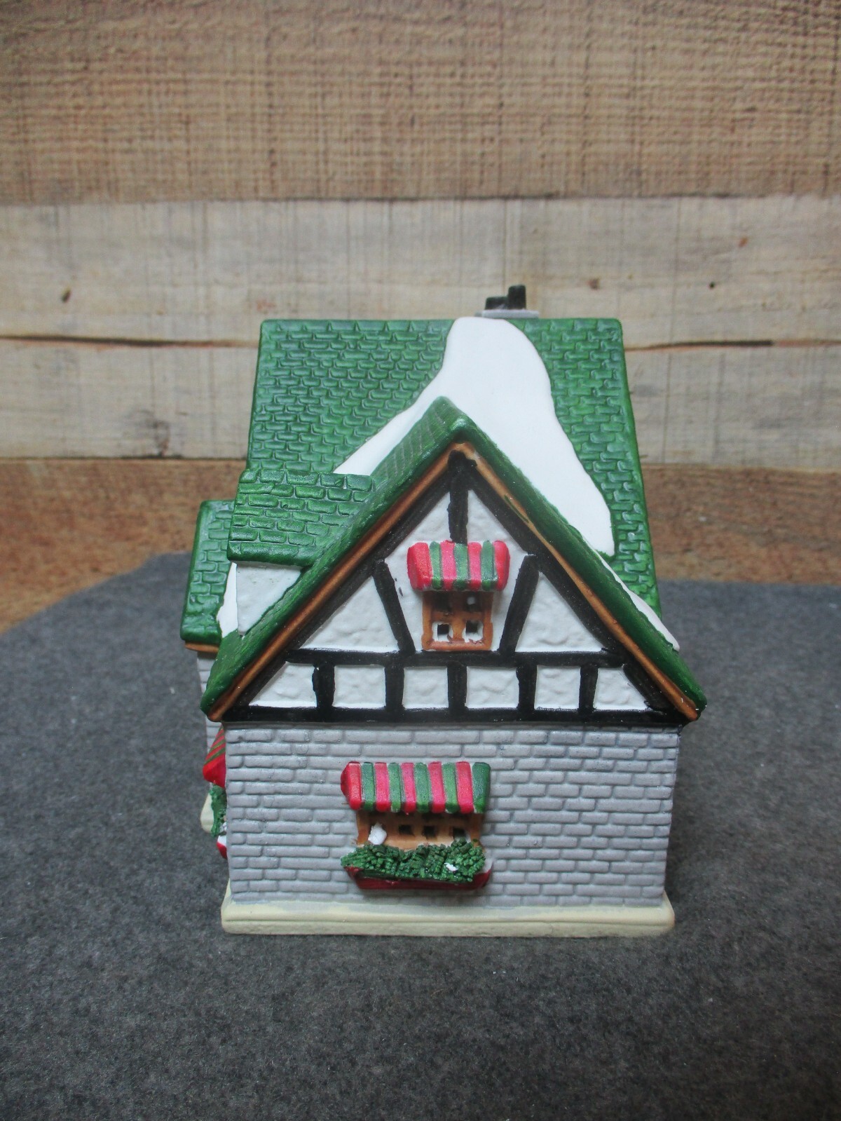Lemax Hearthside Village “Thorne’s Gallery” 1995