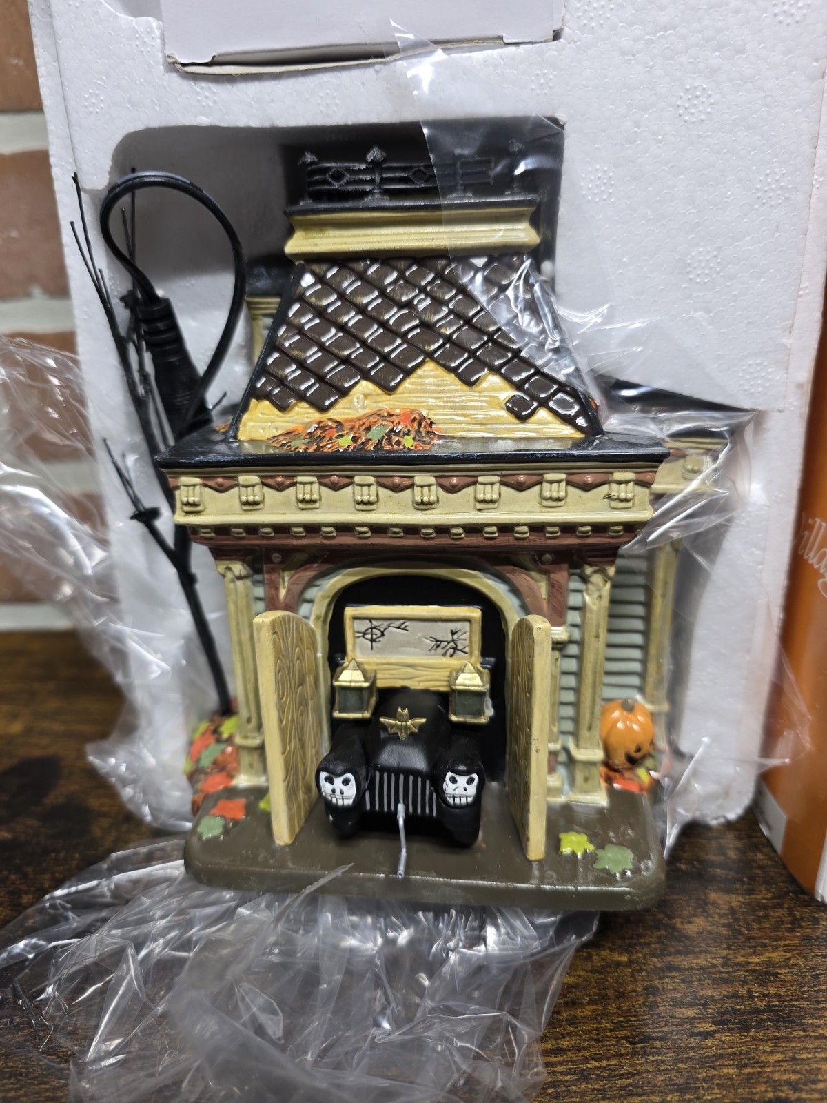 Vintage 2005 Dept 56 Halloween Village Grimsly’s Garage New Unused Retired Works