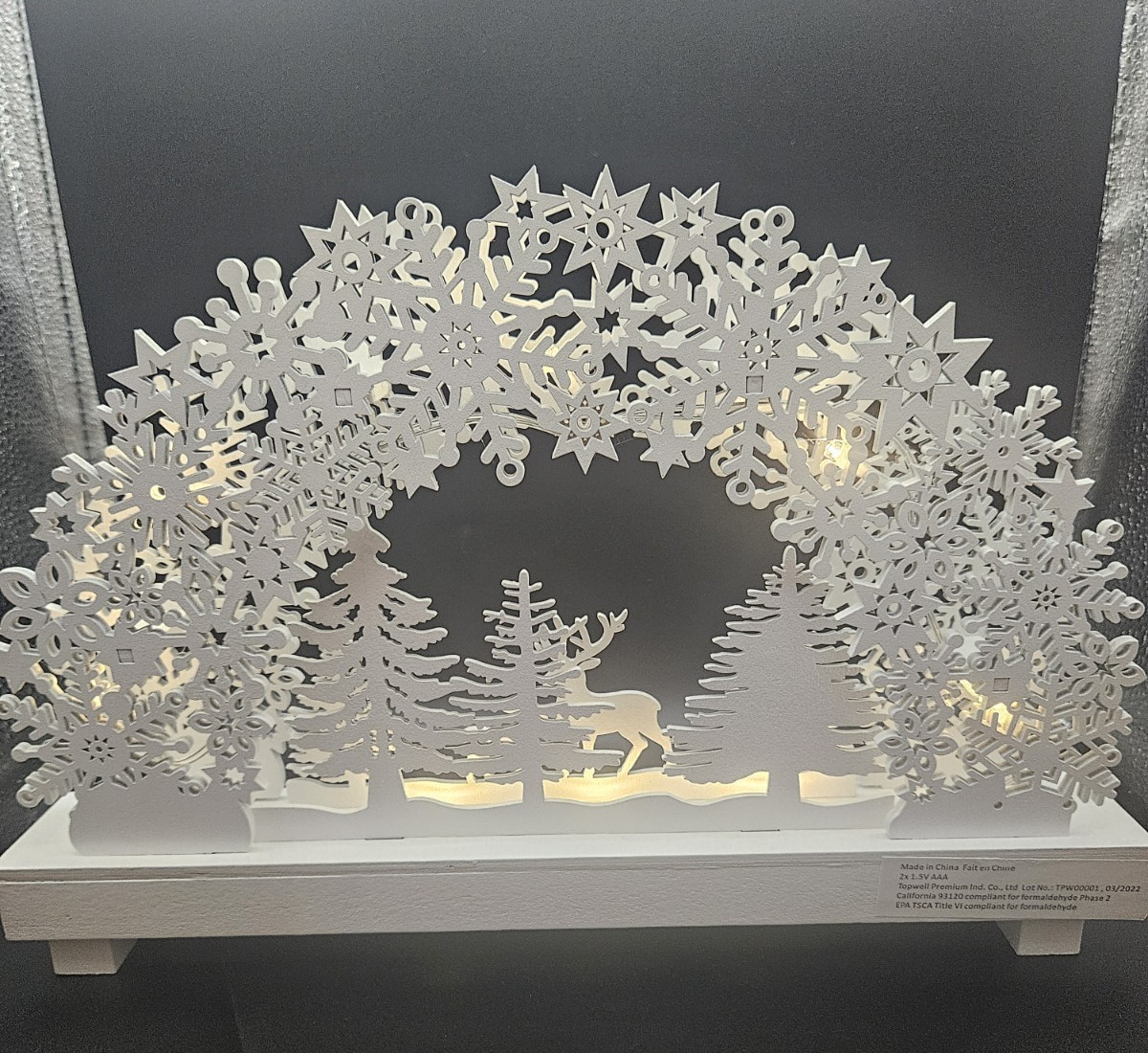 Avon Woodland Winterland Deer in Woods Light-Up White Holiday Beautiful Decor