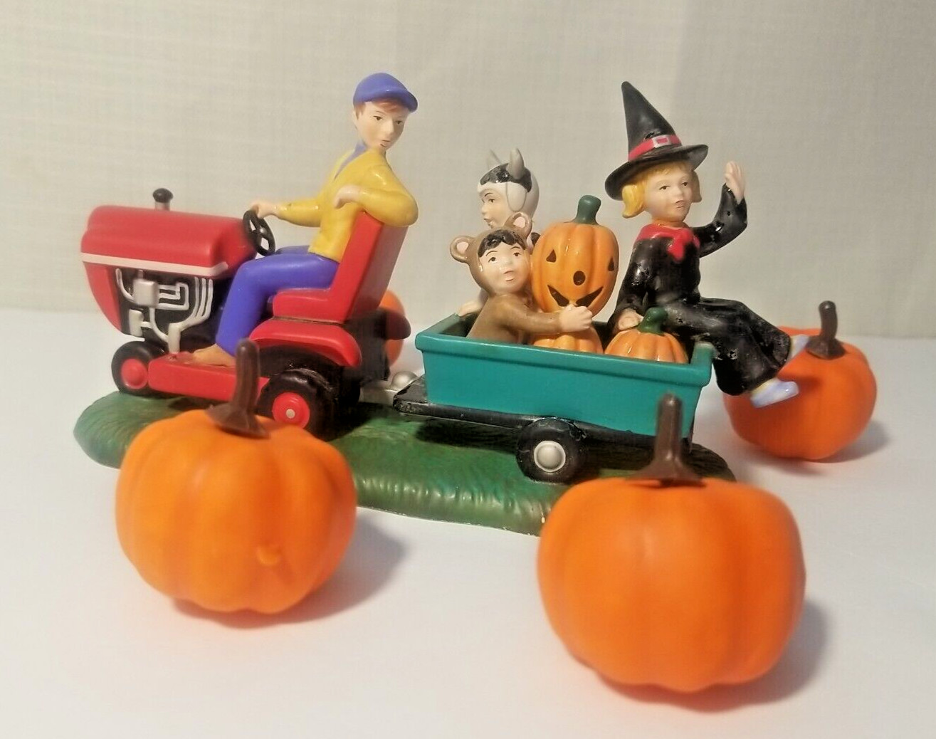 Dept 56 Snow Village Halloween – Gathering Pumpkins -55200