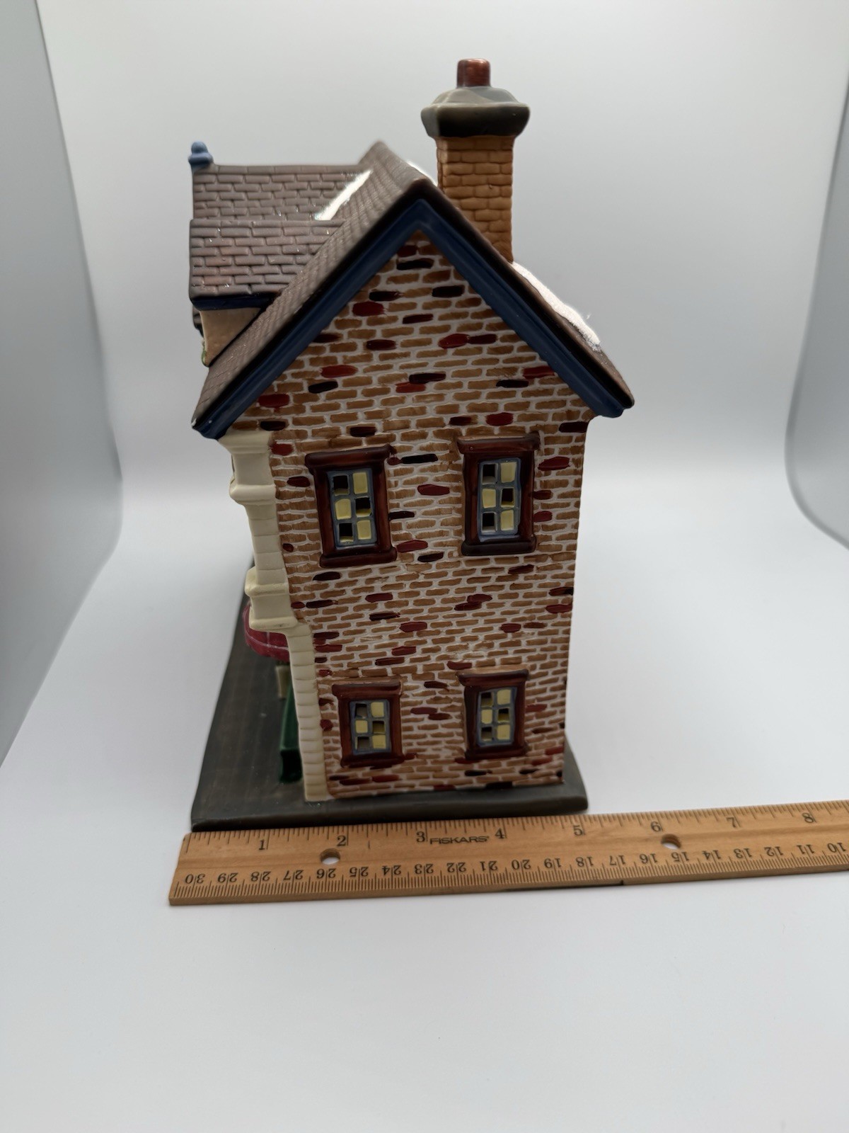 Holiday Time WALTON’S VARIETY 5 &10 STORE Lighted Christmas Village Collectibles