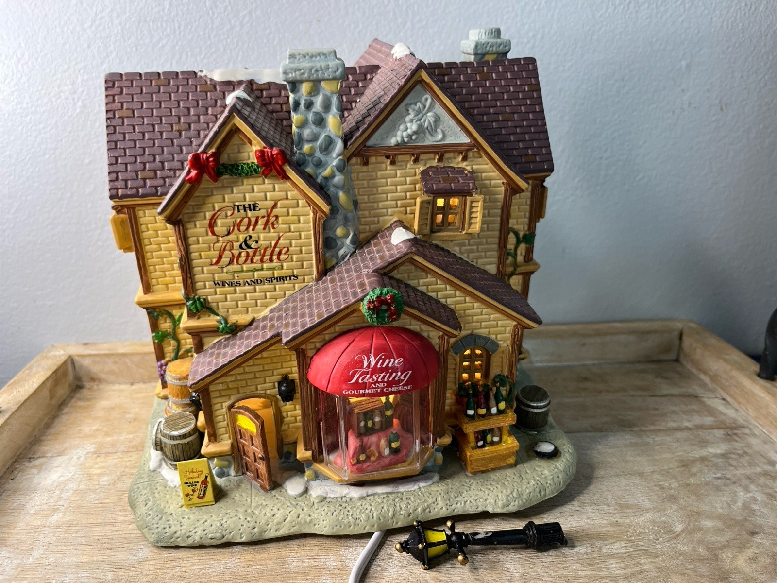 LEMAX Caddington Village – THE CORK & BOTTLE Christmas Village Building – Wine