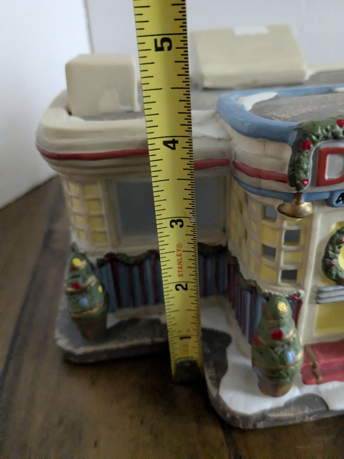 Retroville Pop’s Diner Lighted Building MCM Santa’s Workshop Christmas Village