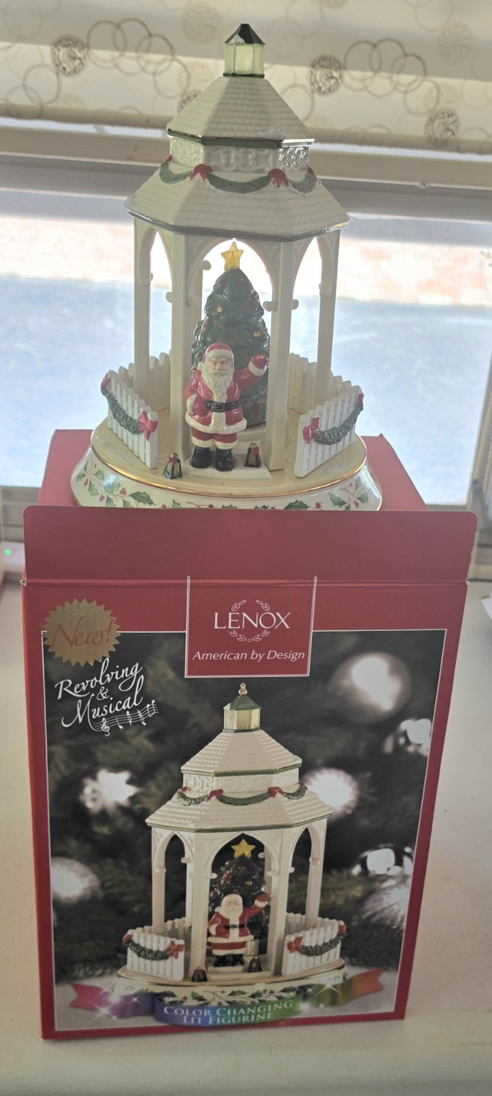 LENOX 2017 Santa Holiday Lighting Town Gazebo Please read