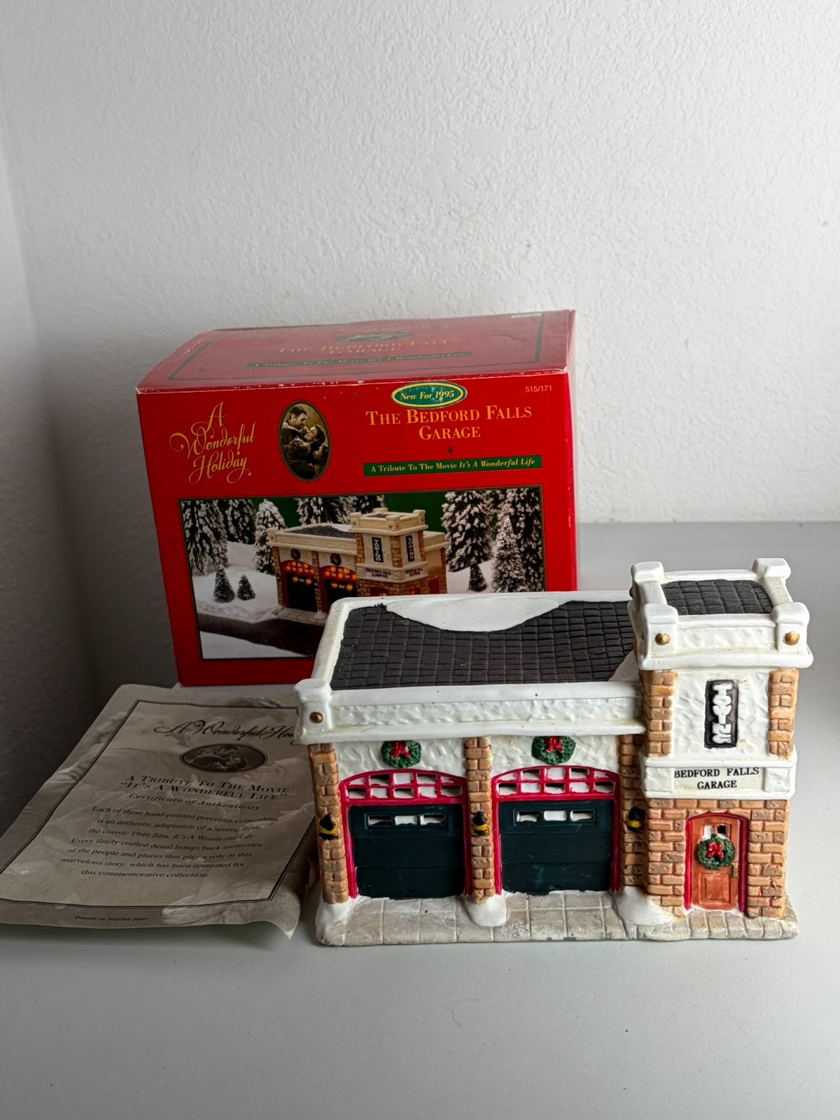 It’s a Wonderful Life Bedford Falls Garage Christmas Village w/box *NO cord*