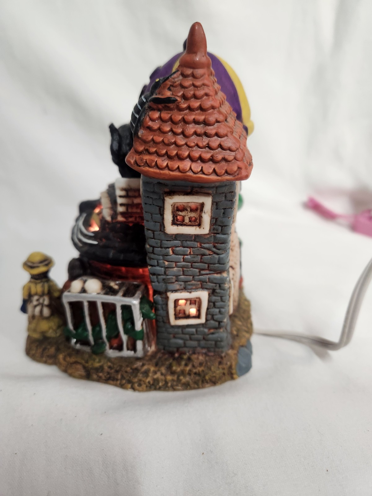 Spooky Hollow WIZARD PET SHOP Halloween Lighted House ceramic figure