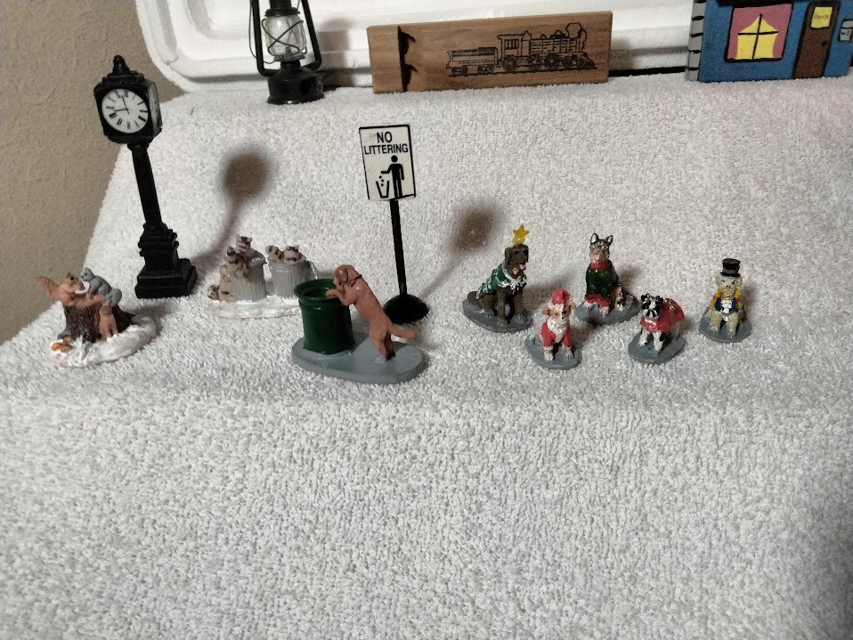 Lemax Villages Figurine Lot of 10 No Littering Clock Chipmunks Canines Bandits