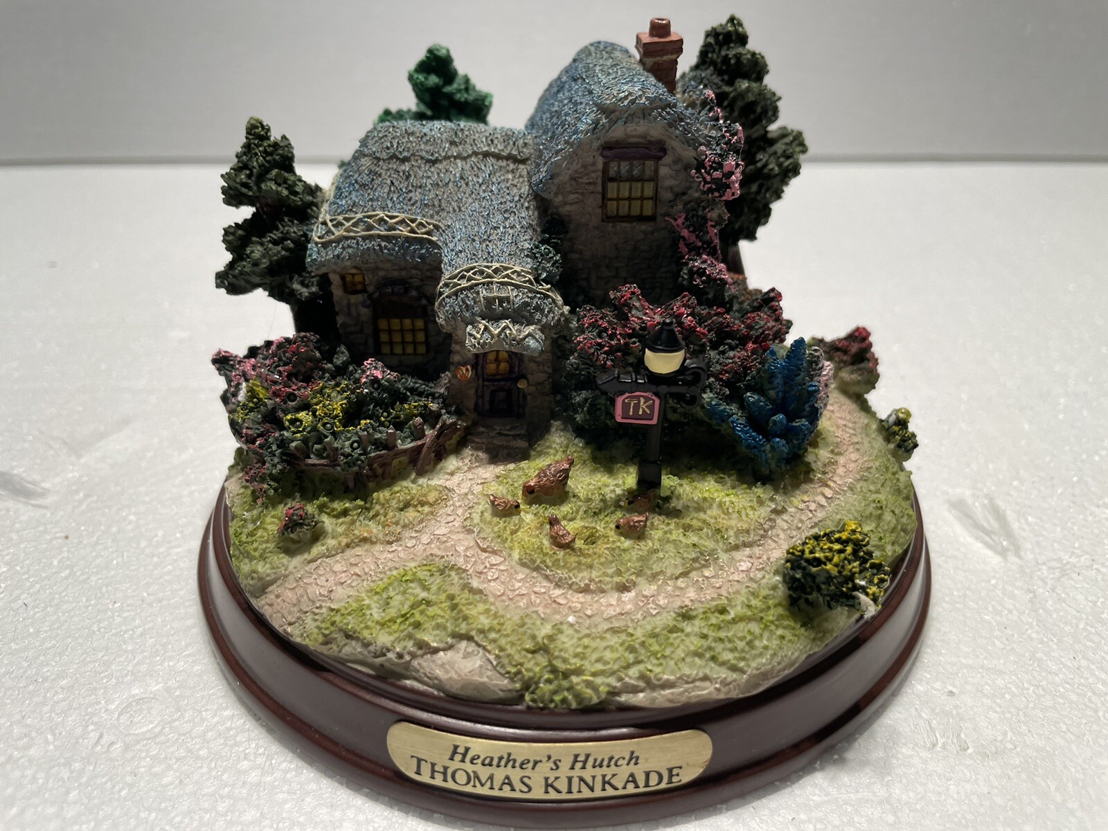 Thomas Kinkade Painter of Light Illuminated “Heathers Hutch” Cottage Figurine
