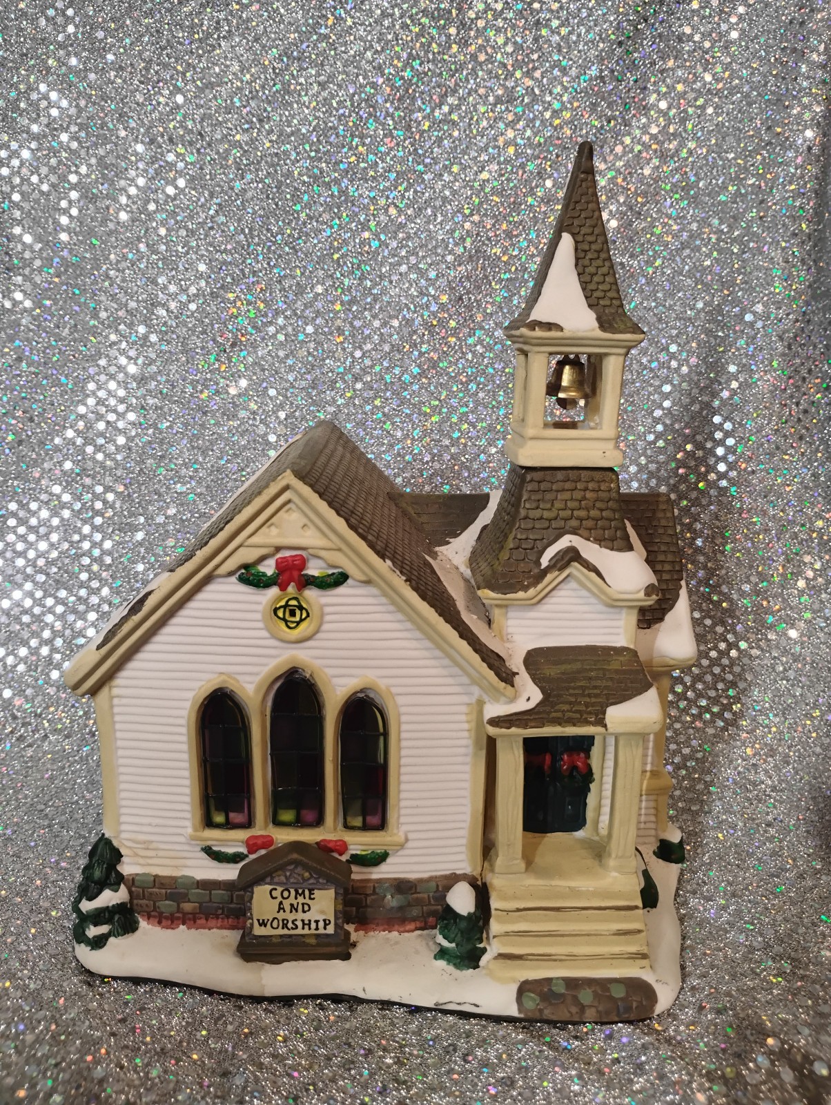 2007 Traditional Country Church Vintage Christmas Village Lighted Building