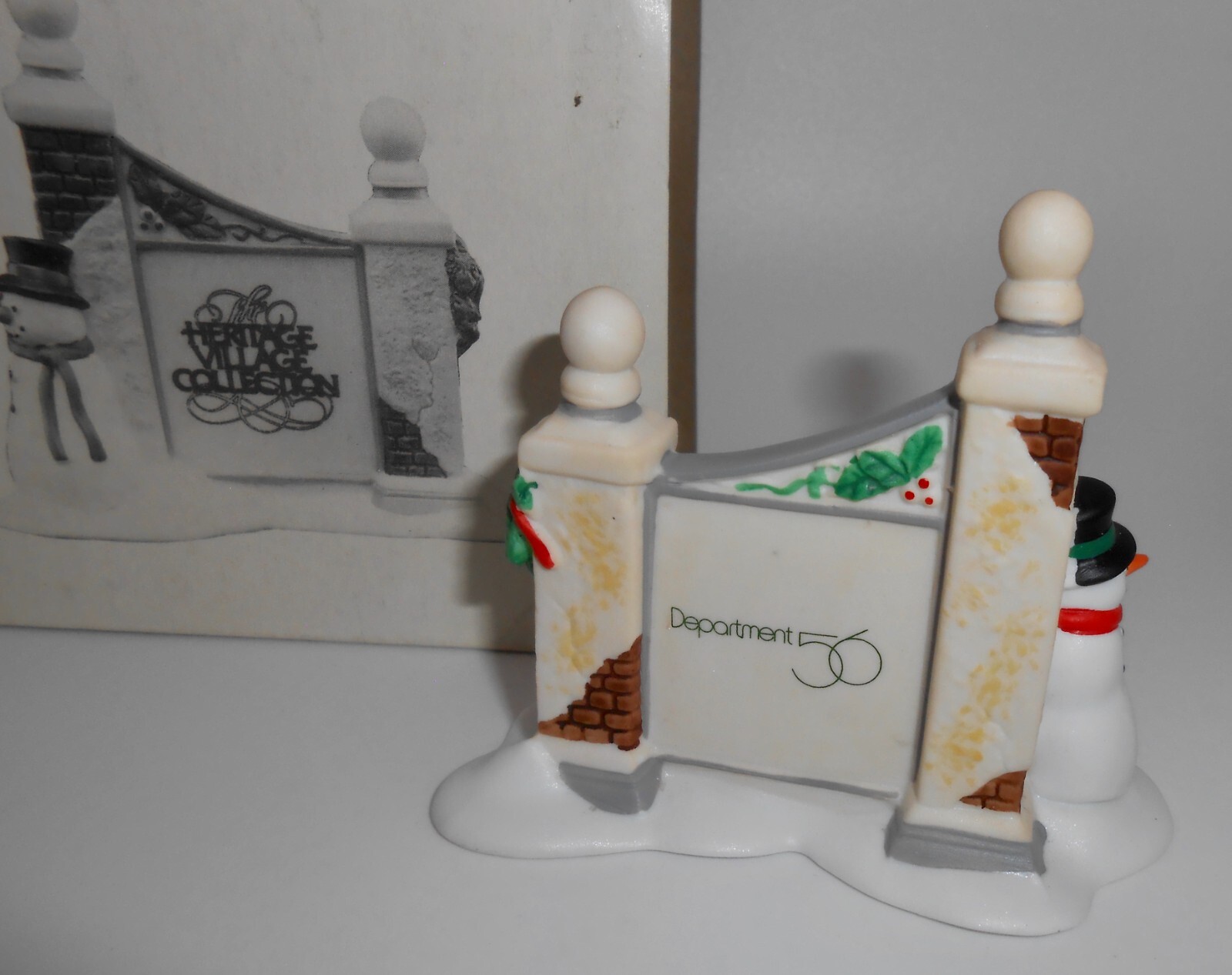 DEPARTMENT 56 Heritage Village Accessory VILLAGE SIGN WITH SNOWMAN 55727 H37