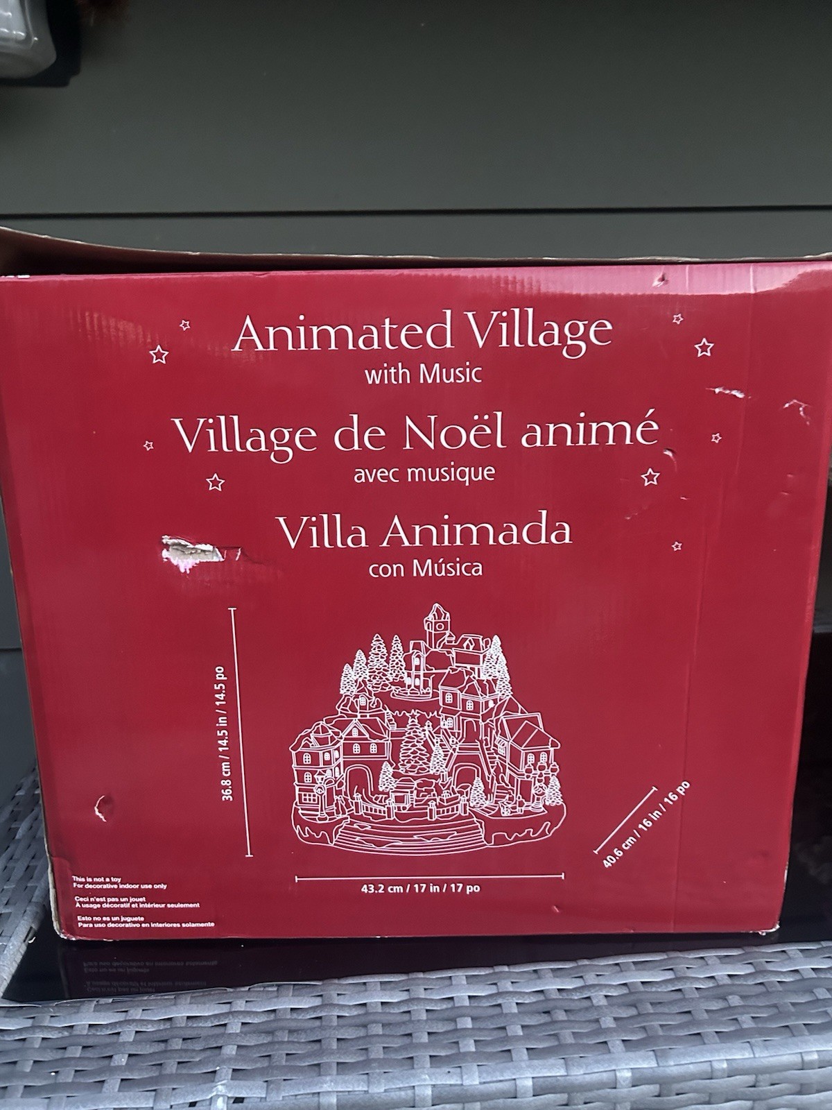 CHRISTMAS ANIMATED VILLAGE W/ Lights & Music. Works Great. Beautiful