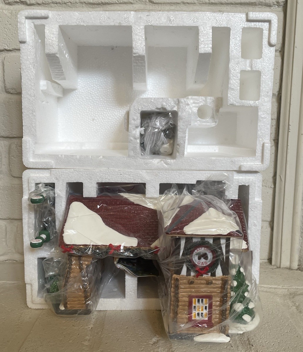 Dept 56 ‘Last Stop Gas Station’ Snow Village #55012 Retired 1999 New In The Box