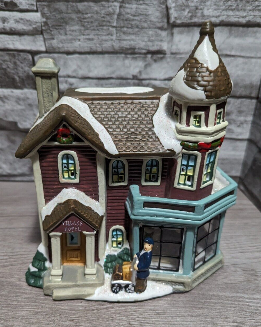READ 8″x7″ Christmas Holiday Village Hotel Shop Building House Decoration