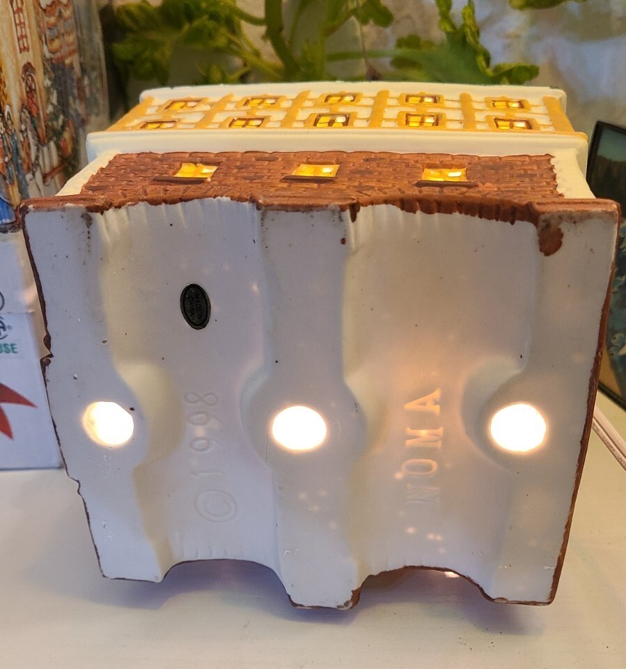 Lighted 3-Story House “GND” 7 5/8″H 5″W 6″D Detailed HP PORCELAIN 1998 NOMA