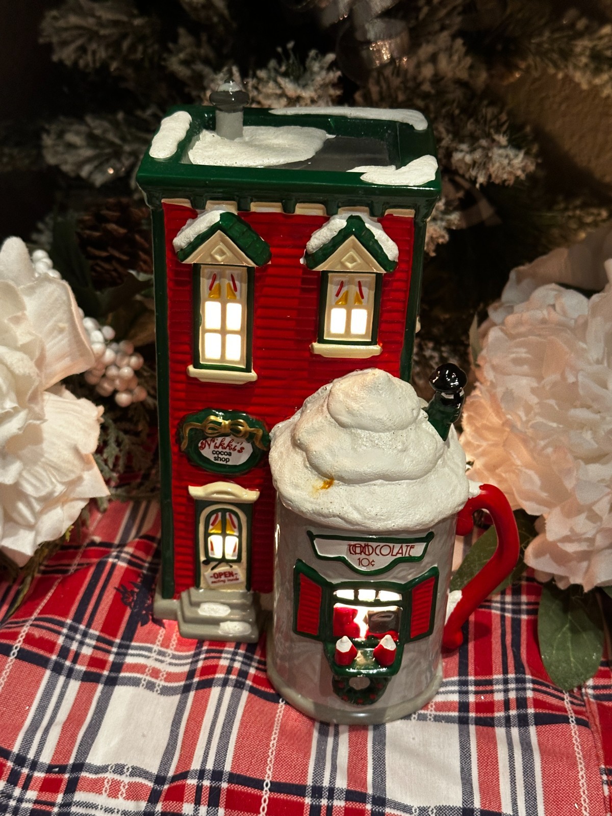 Dept 56 Kringle’s toy Shop & Nikki’s Cocoa Shop Snow Village Series Lot of 2