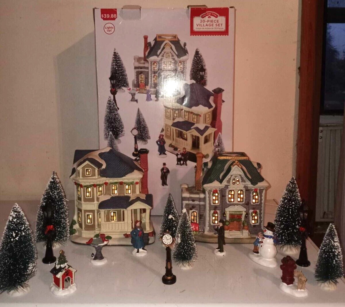 Holiday Time 20 Piece Village Set Lights Up Boxed Christmas Village & People