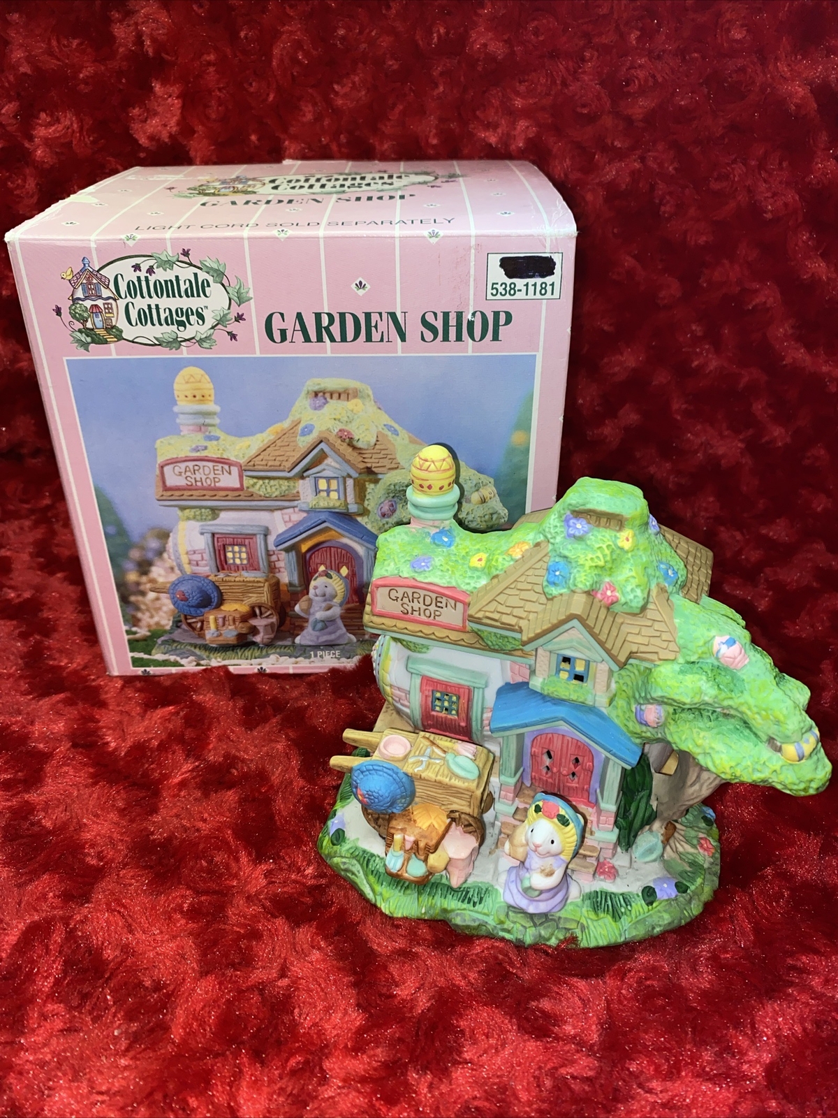 Easter House Cottontale Cottages 2001 Porcelain Garden Shop 538-1181 No Light