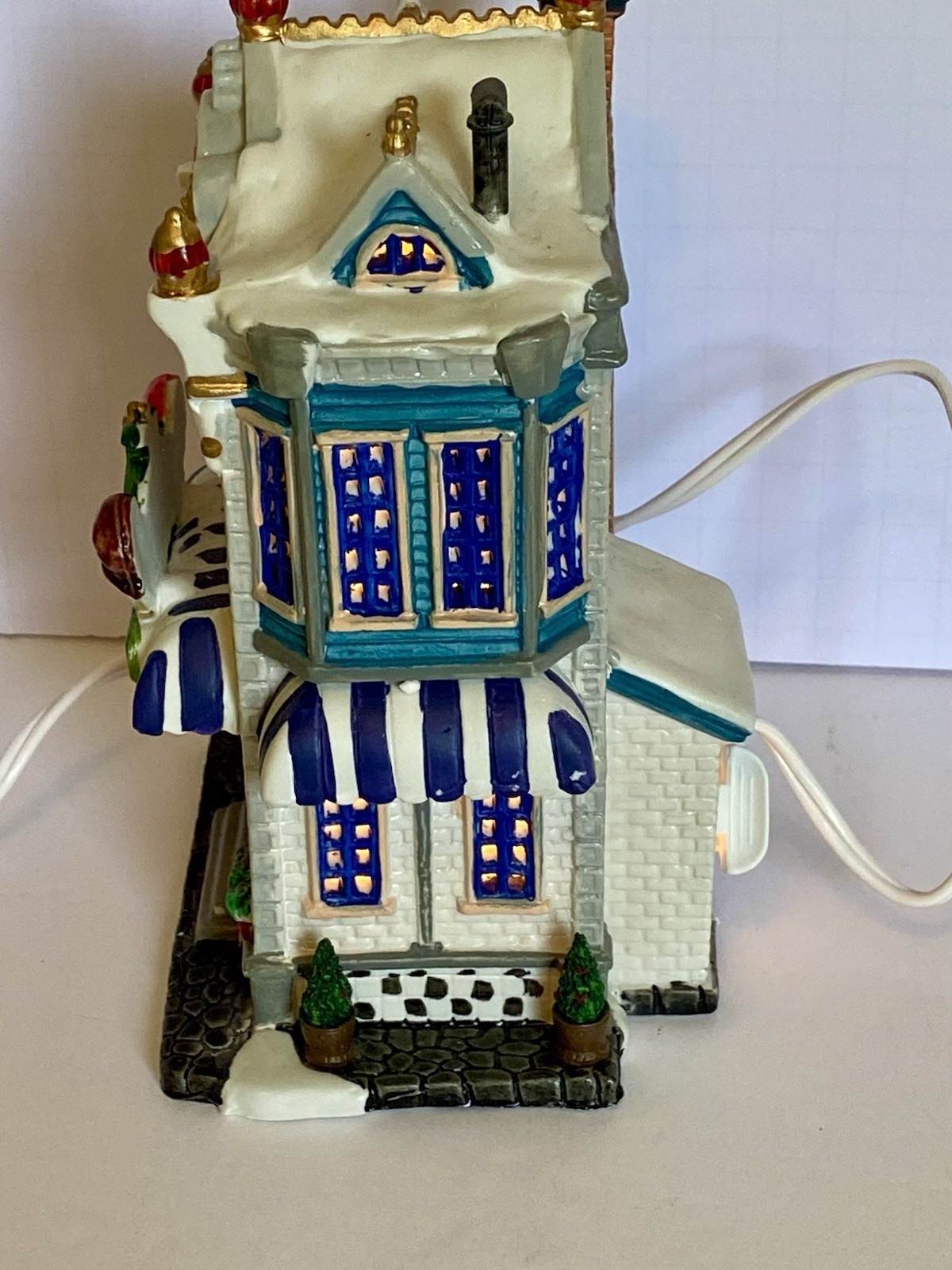 Vintage Lemax Santas Wonderland The Sugar Cone Ice Cream Parlor Lighted Building