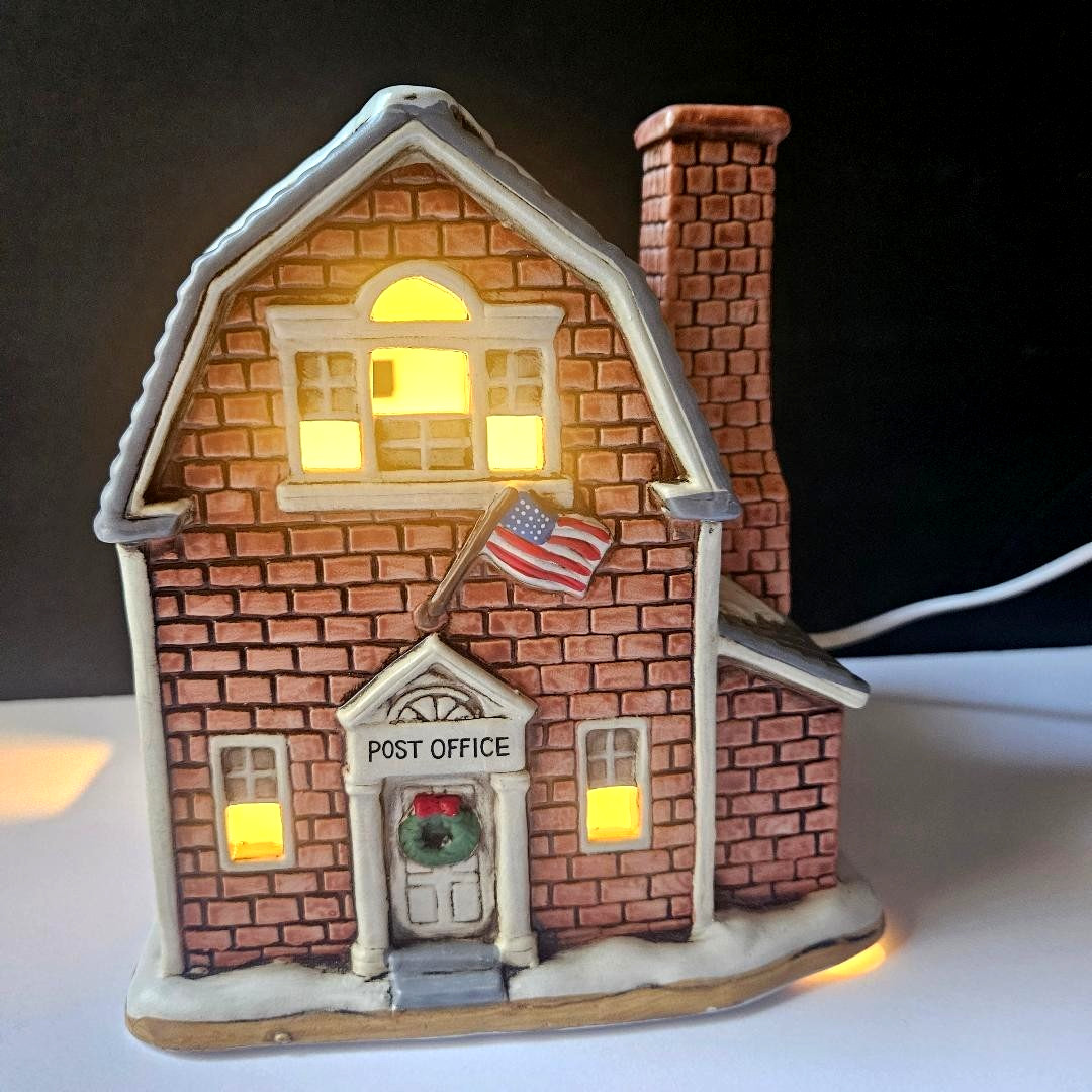 Vtg 1989 Christmas Lighted Red Brick Colonial Village “POST OFFICE” by Lefton.