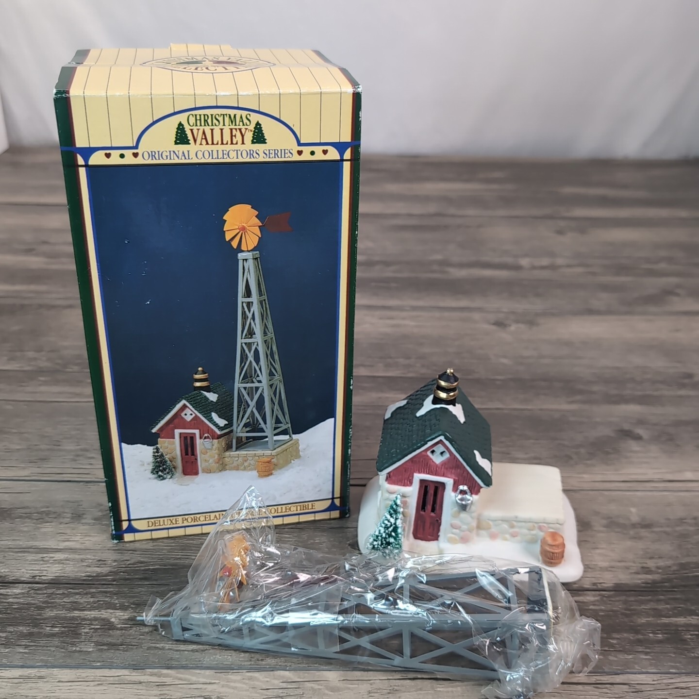 Christmas Valley 1993 Farm Windmill & Pump House Christmas Village New In Box