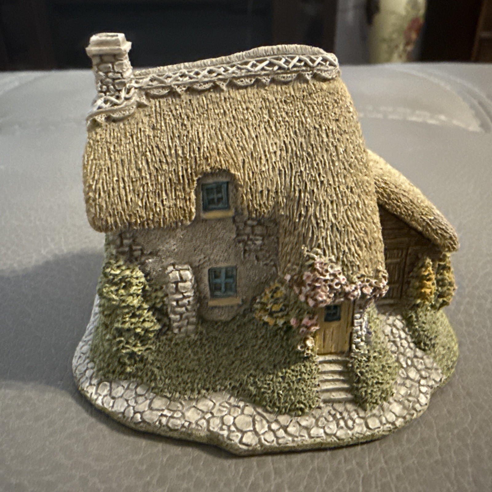 Lilliput Lane Puddlebrook 1991 Collectors Club Porcelain Figurine Box, And Deed