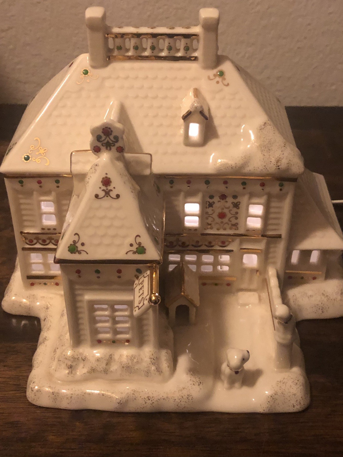 Lenox Mistletoe Park Pet Shoppe Village Treasures Collection Boxed 2008- Retired