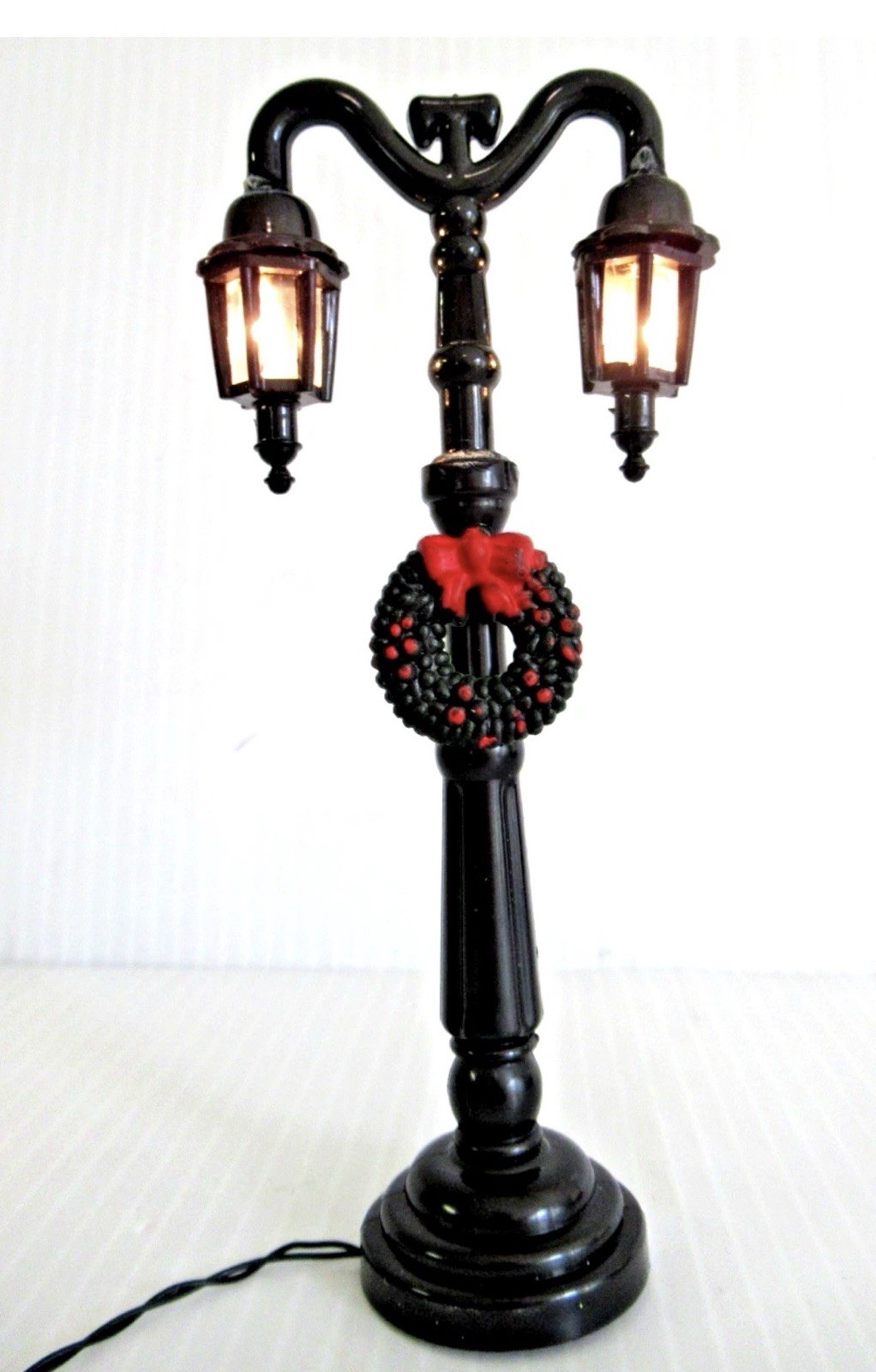 4 Connected HOLIDAY TIME LAMP POSTS (5″ TALL) DOUBLE LAMP / BATTERY OPERATED