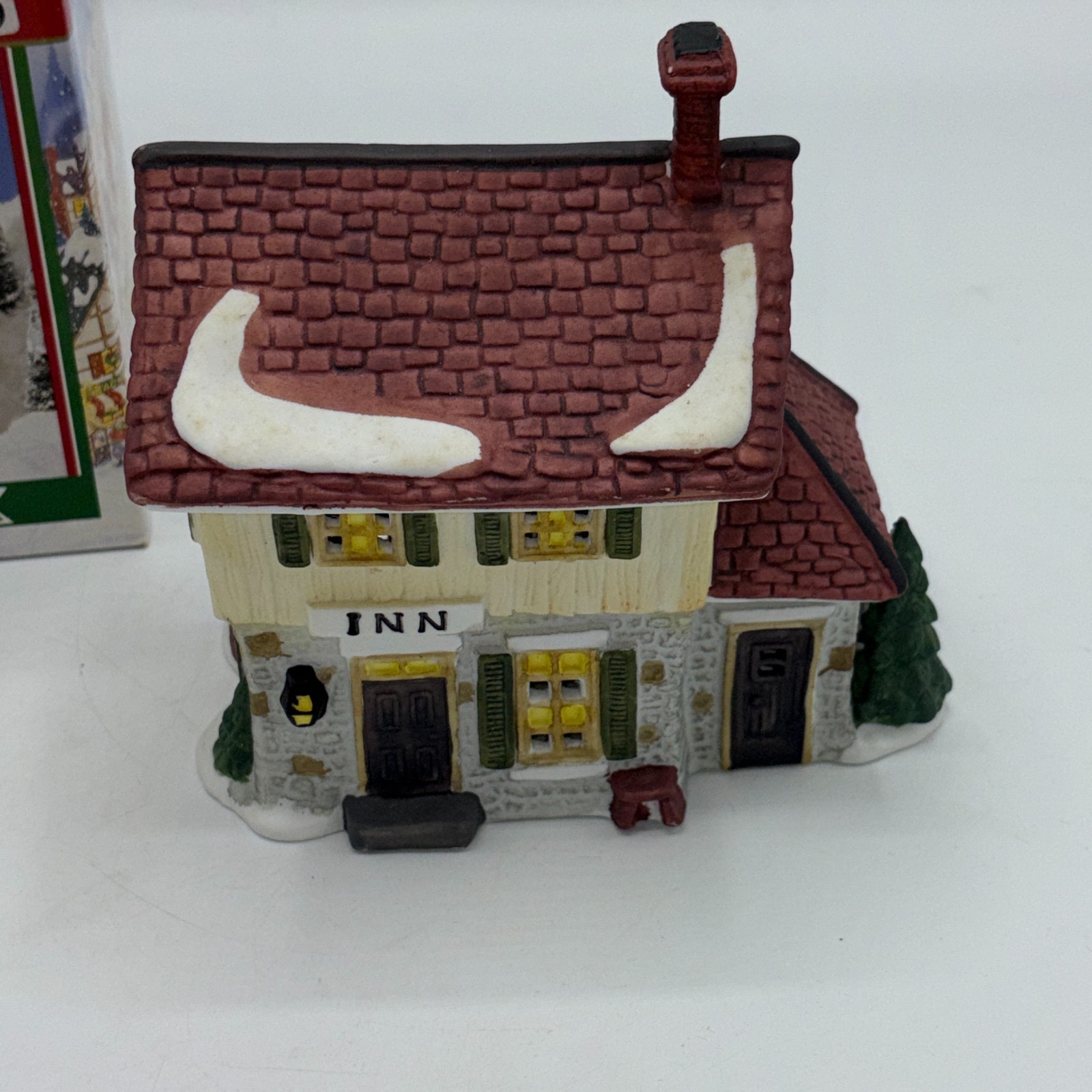Winter Valley Cottages Porcelain Lighted House INN w/ Box