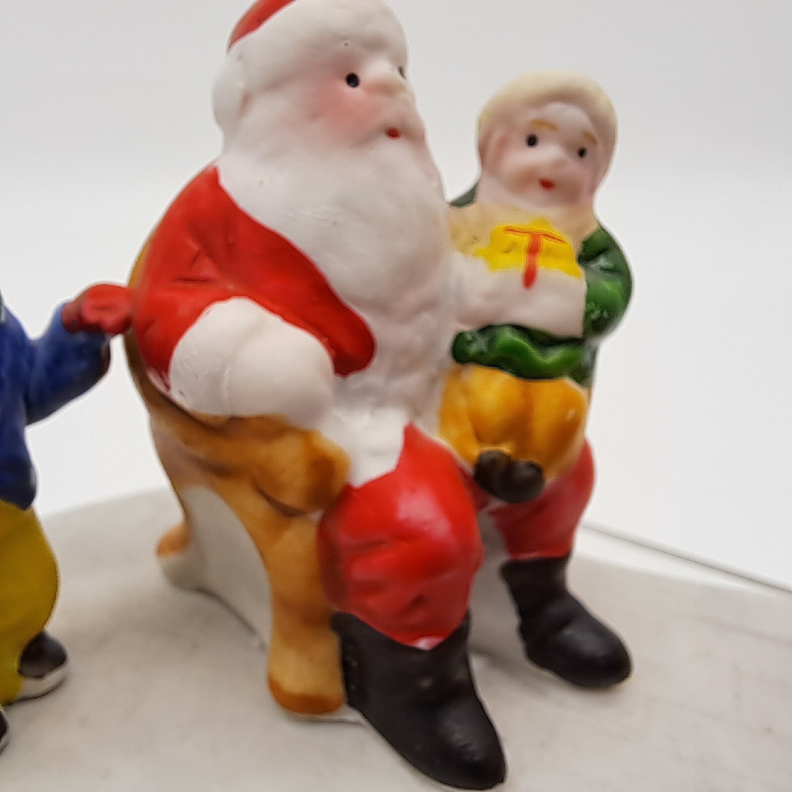 LEMAX Dickensvale Photo With Santa Porcelain Figurine 1994 Christmas Collectible