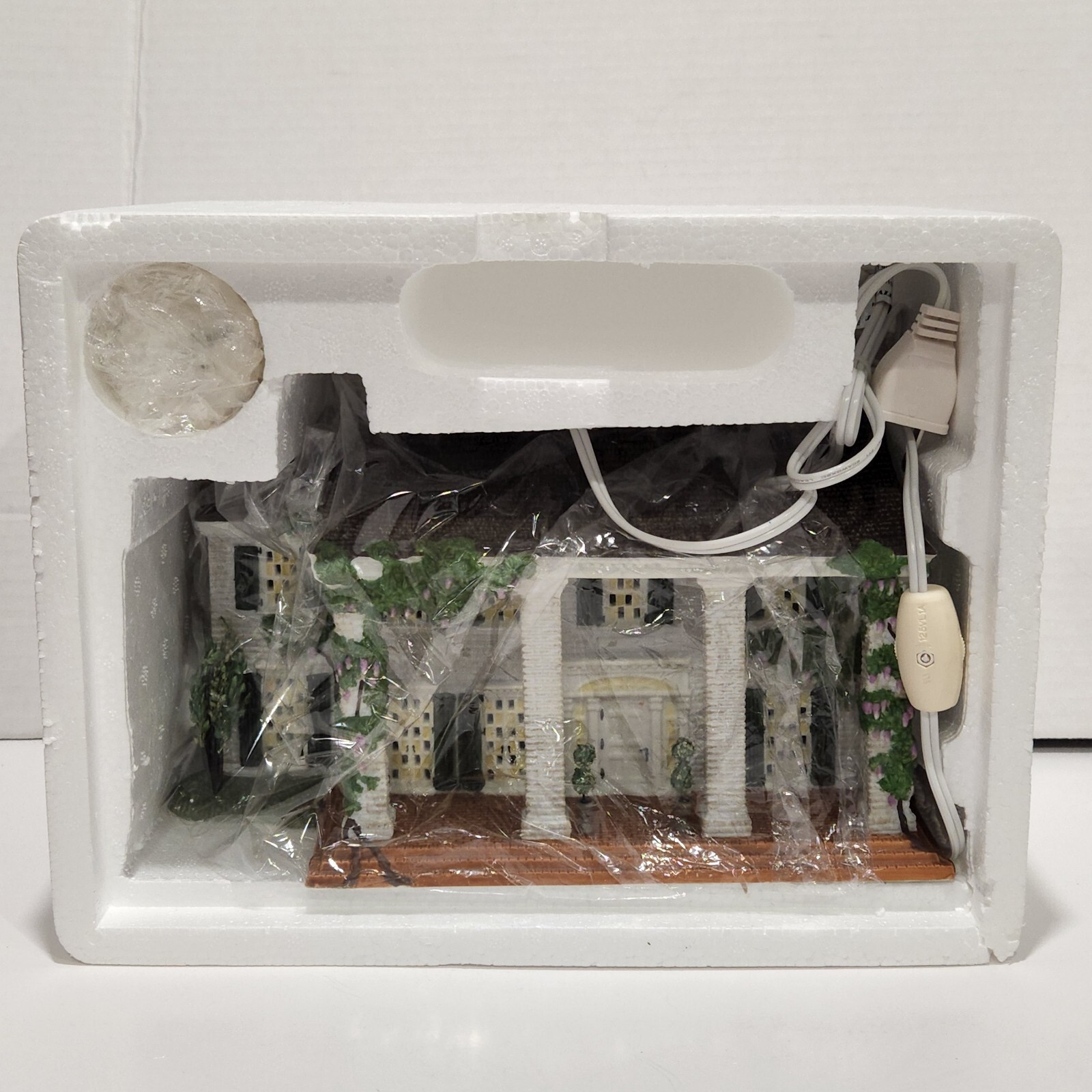 Department 56 GONE WITH THE WIND Christmas Village House w/Scarlett O’Hara -READ